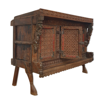 Indian wooden sideboard sculpture