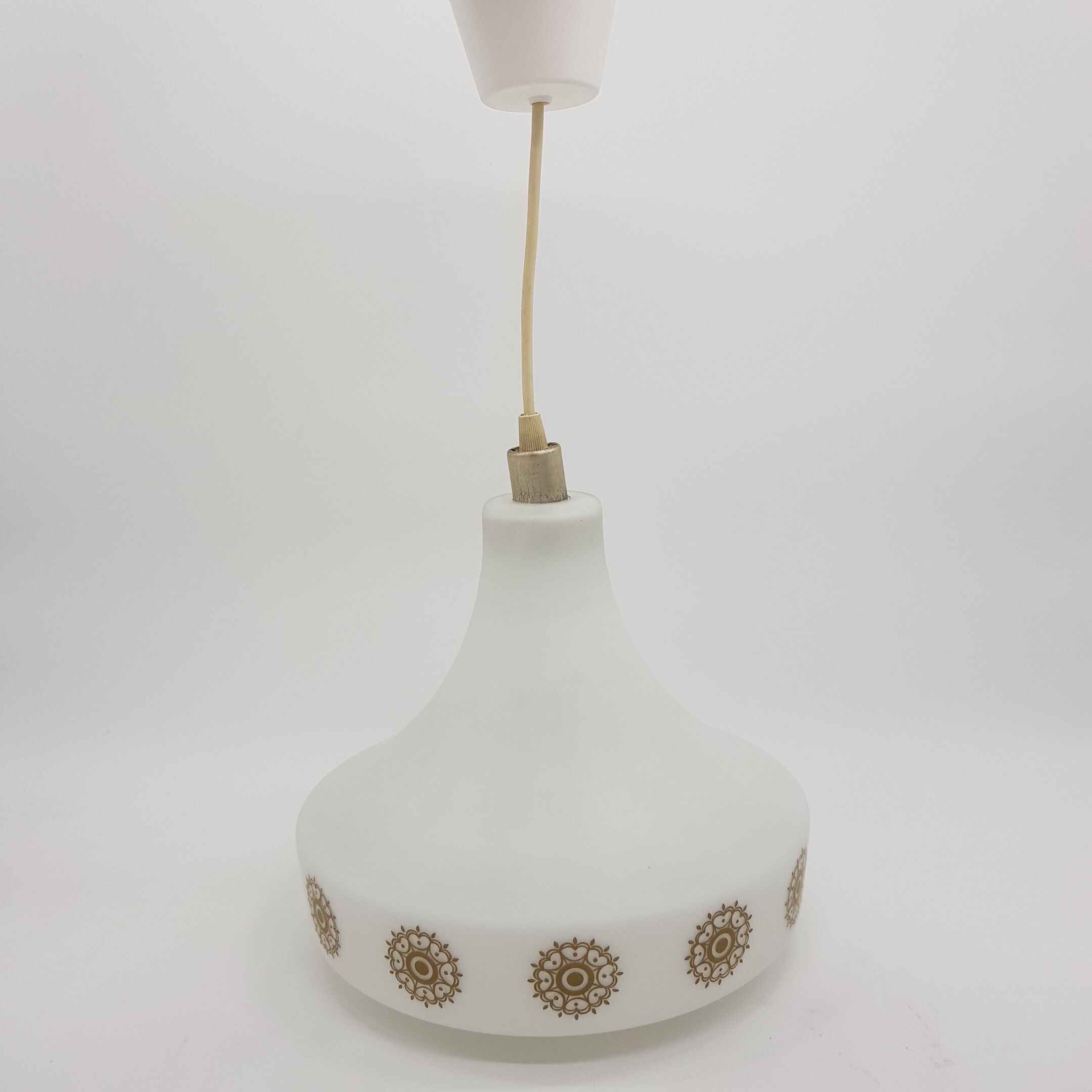 Hanging in Scandinavian opaline golden motifs