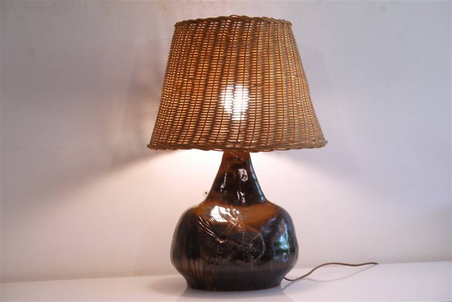 Ceramic and rattan lamp from the 20th century.