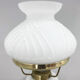 Lampe de table vintage en verre opalin et laiton