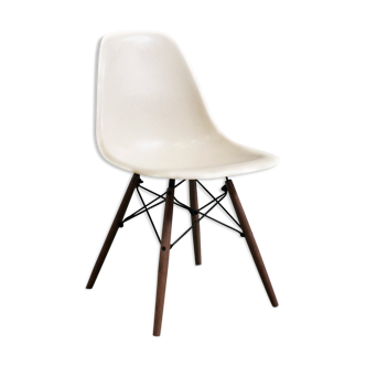 Chair Eames DSW "Parchment" vintage fiberglass, edition Herman Miller - 1970