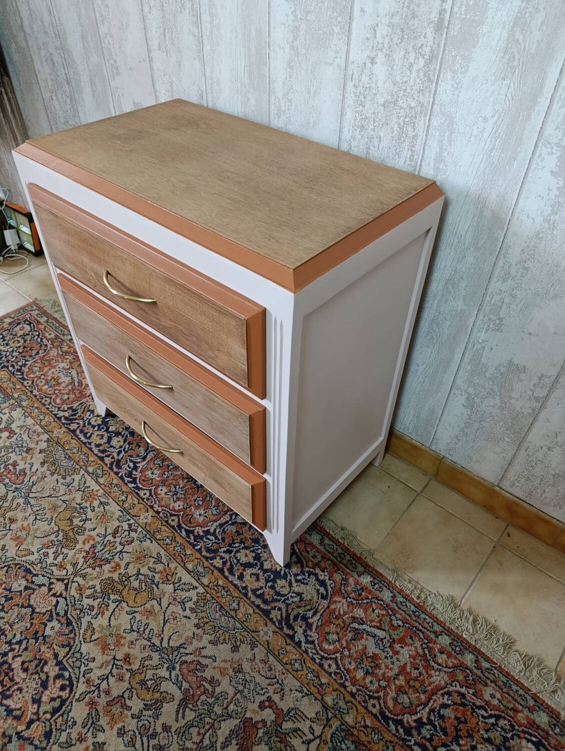 Small oak chest of drawers