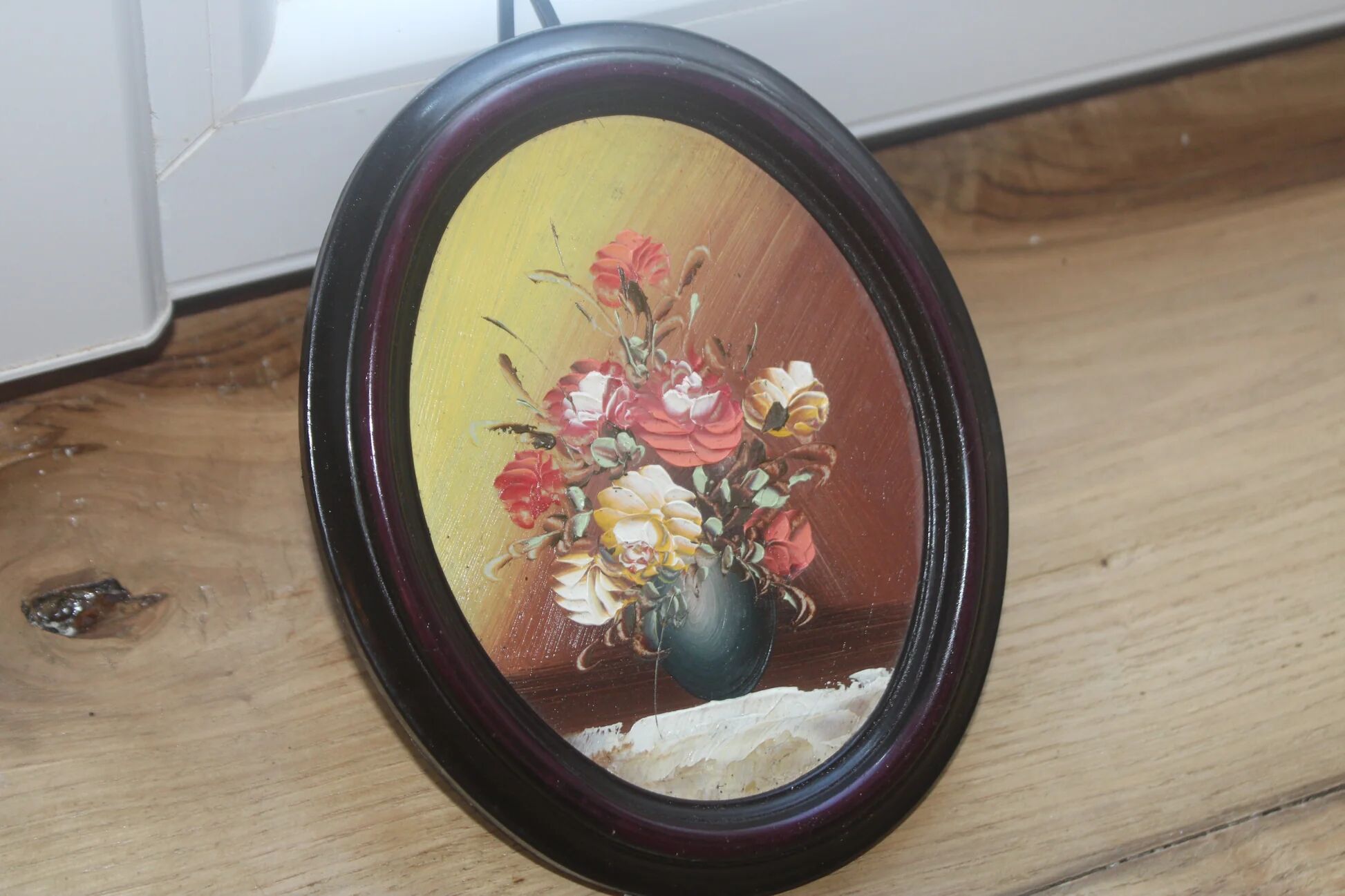 Small vintage oval painting – Raised bouquet of flowers – Retro burgundy frame