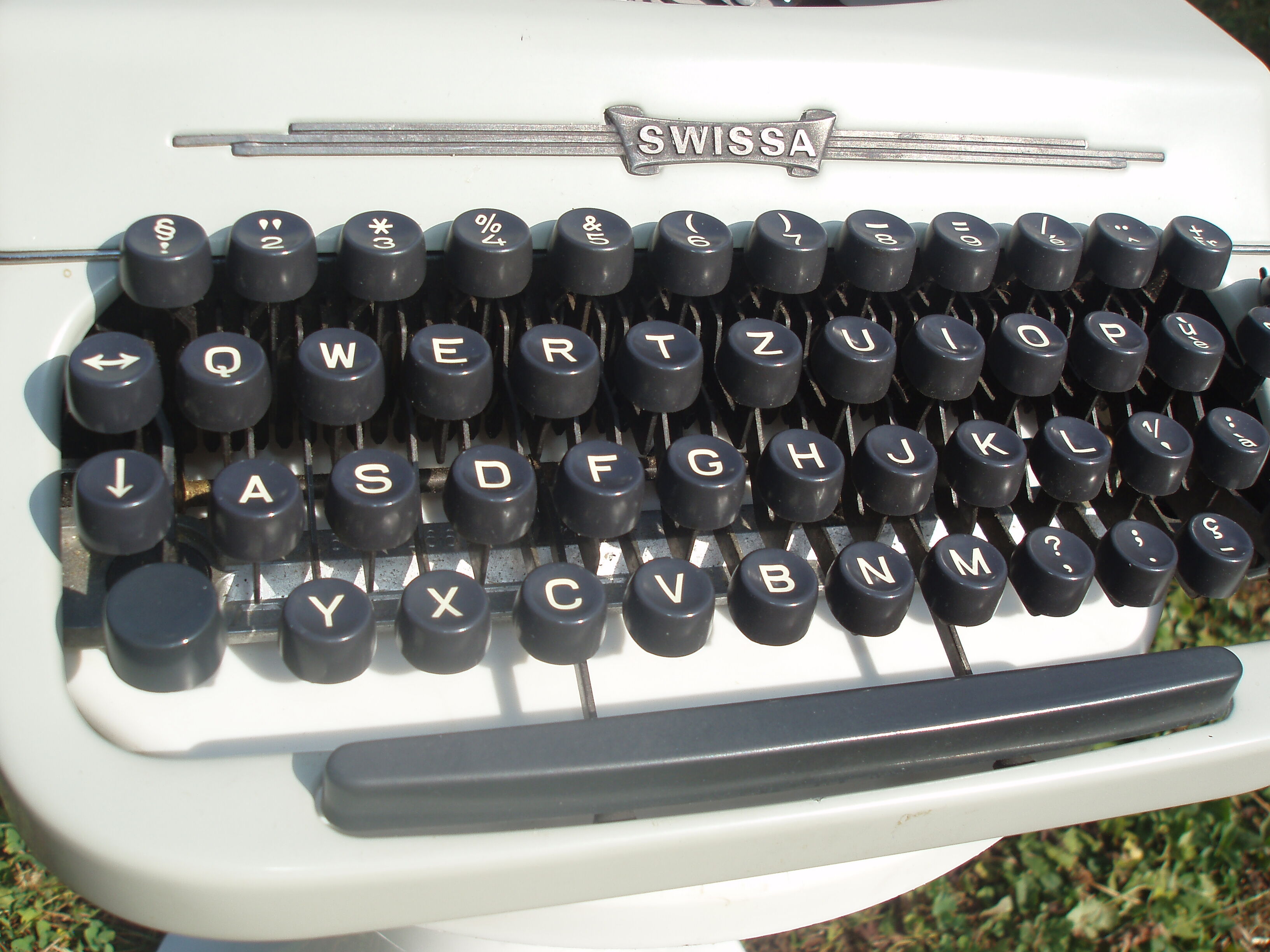 Typewriter complete swissa revised with his bag and his directions