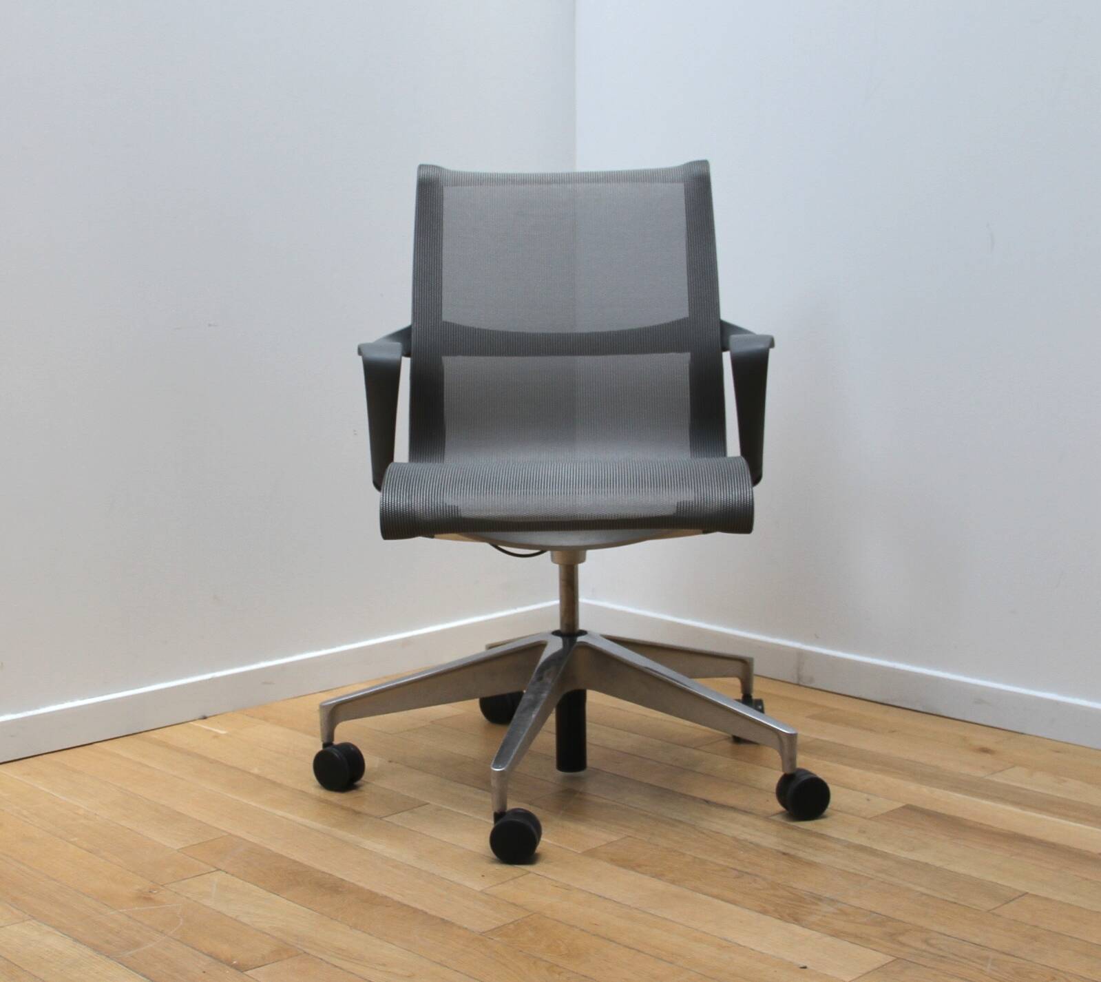 Set of 6 SETU office chairs, Herman Miller