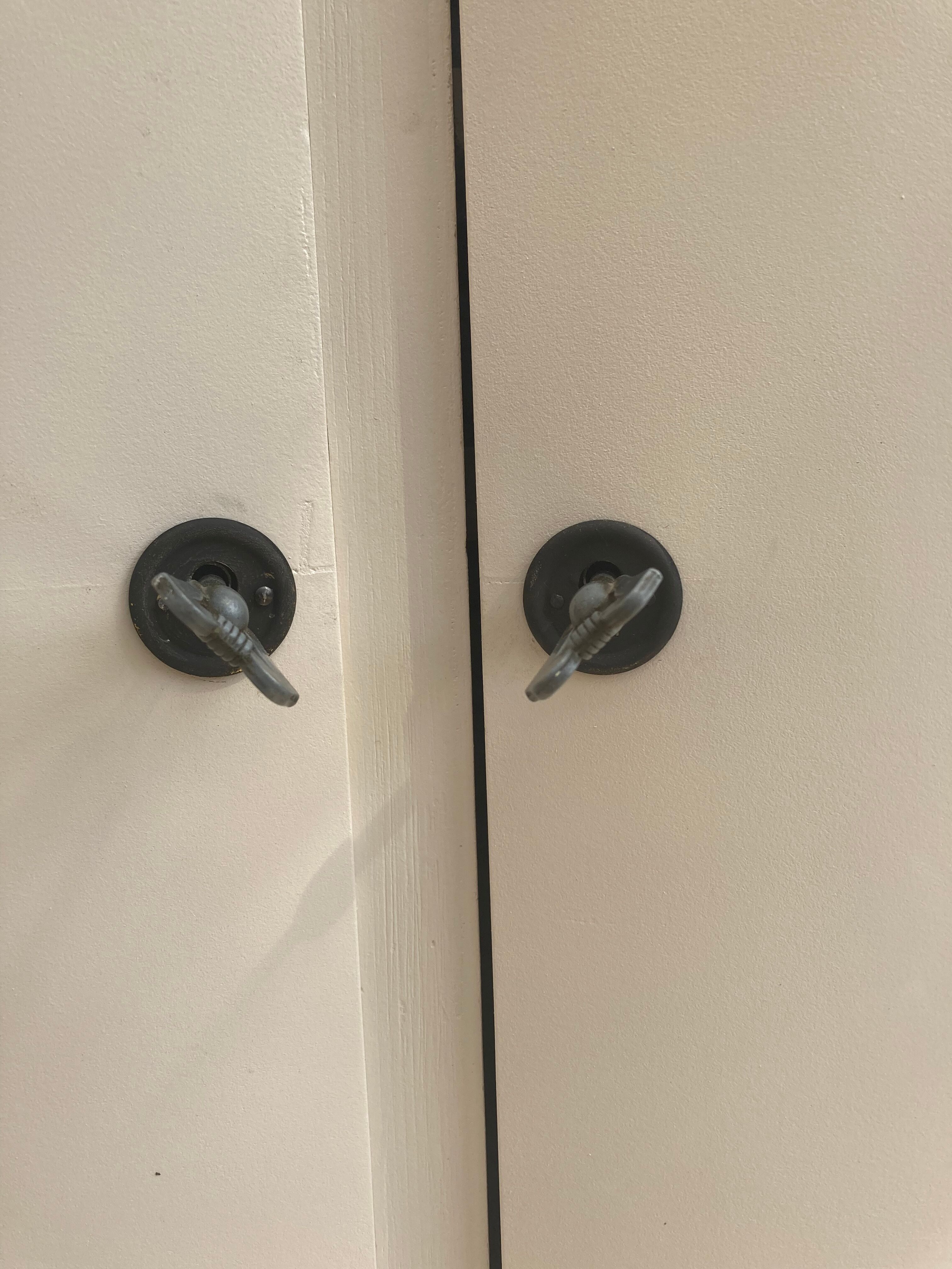 Asymmetrical cabinet