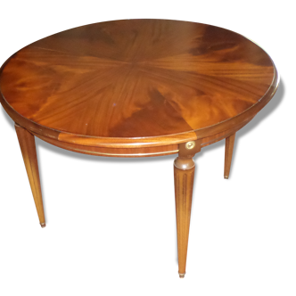 Table ronde en noyer Louis XV1