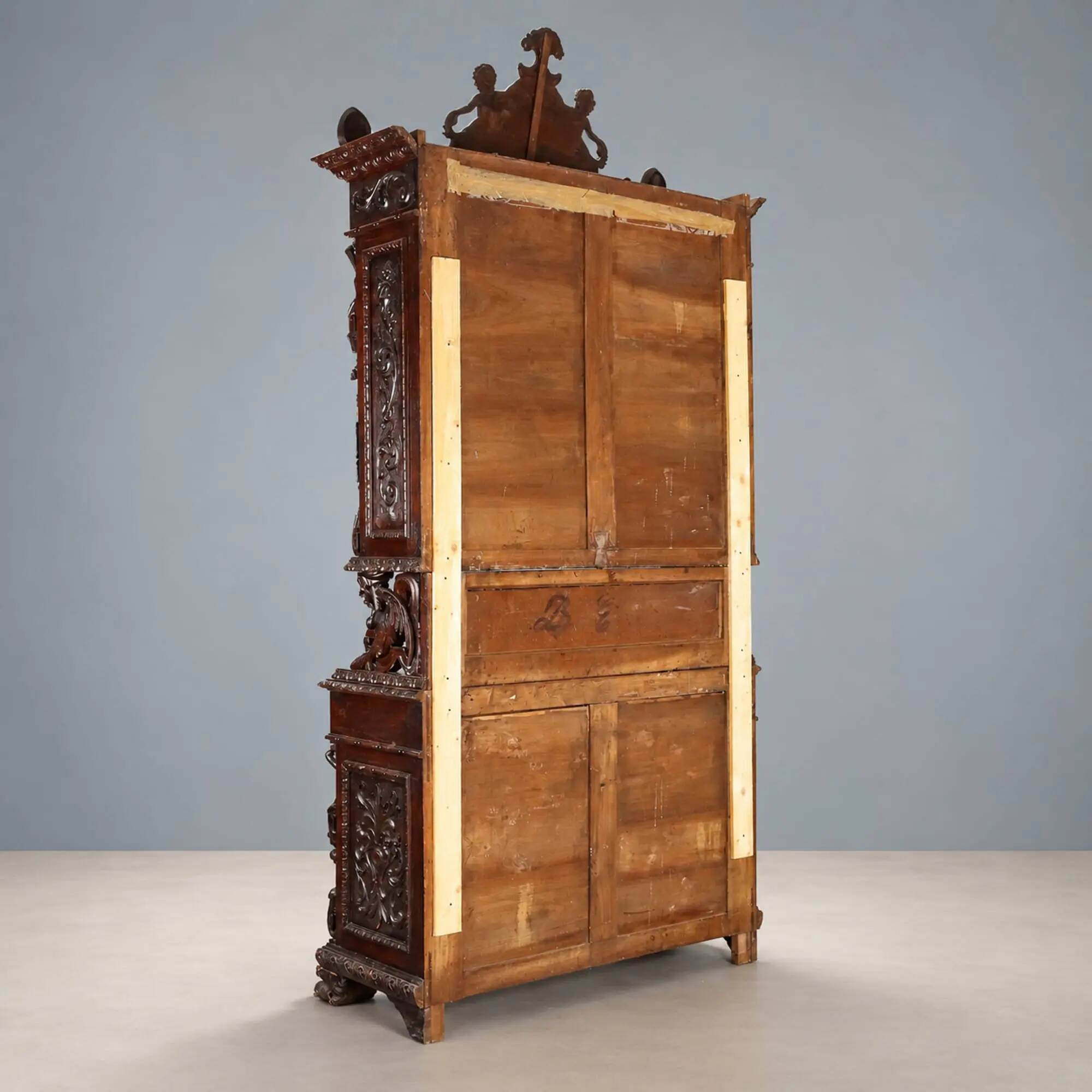 Antique neo-baroque display cabinet carved in walnut, Italy, 19th century