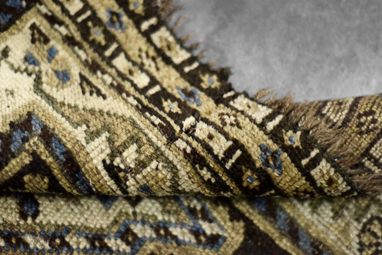 Handwoven oriental Qashqai nomadic rug, 1920s