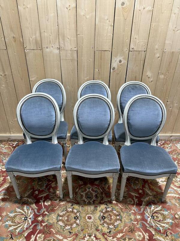 Suite de 6 chaises médaillons de style Louis XVI