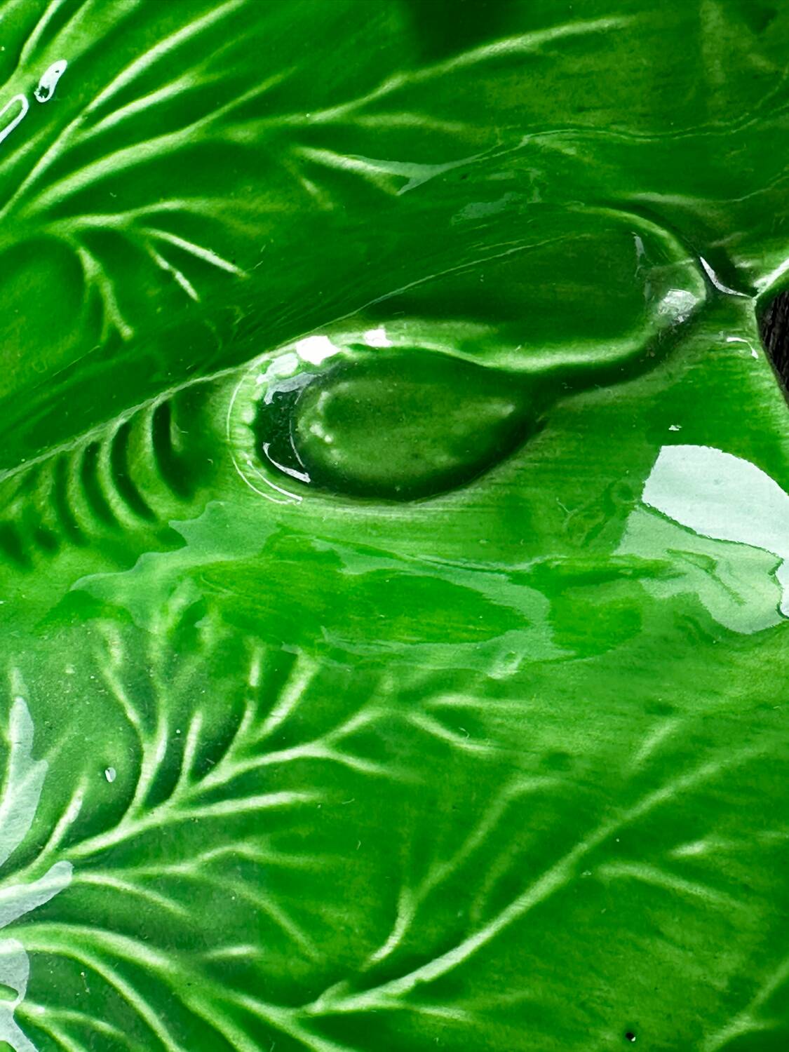 Green Ceramic Hors d'Oeuvres Dish in Leaf Shape, Art Deco Period