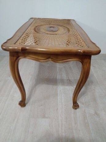 Crush: coffee table in caning and vintage wood
