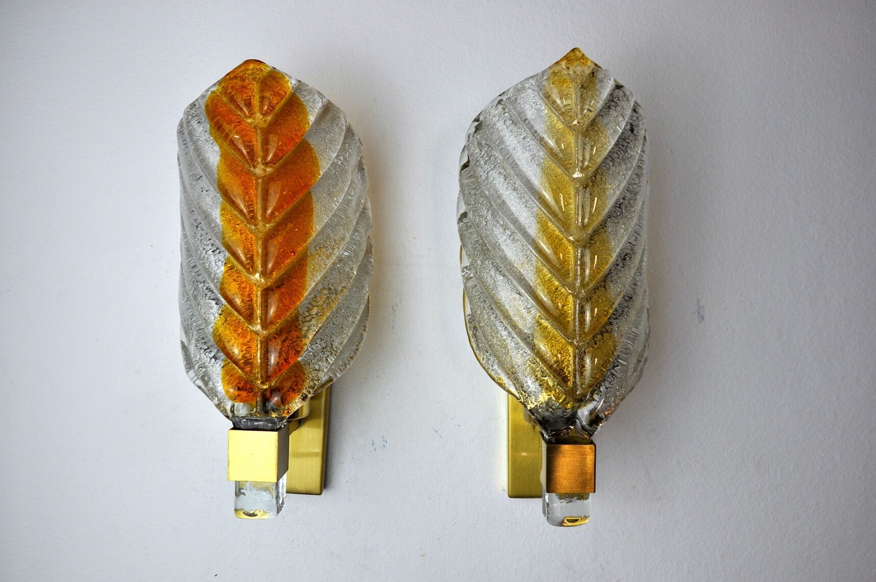 Pair of wall lamps Leaves, Bicolore, Murano, Italy, 1970