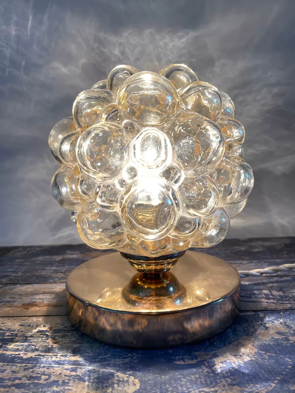 Amber bubble globe table lamp