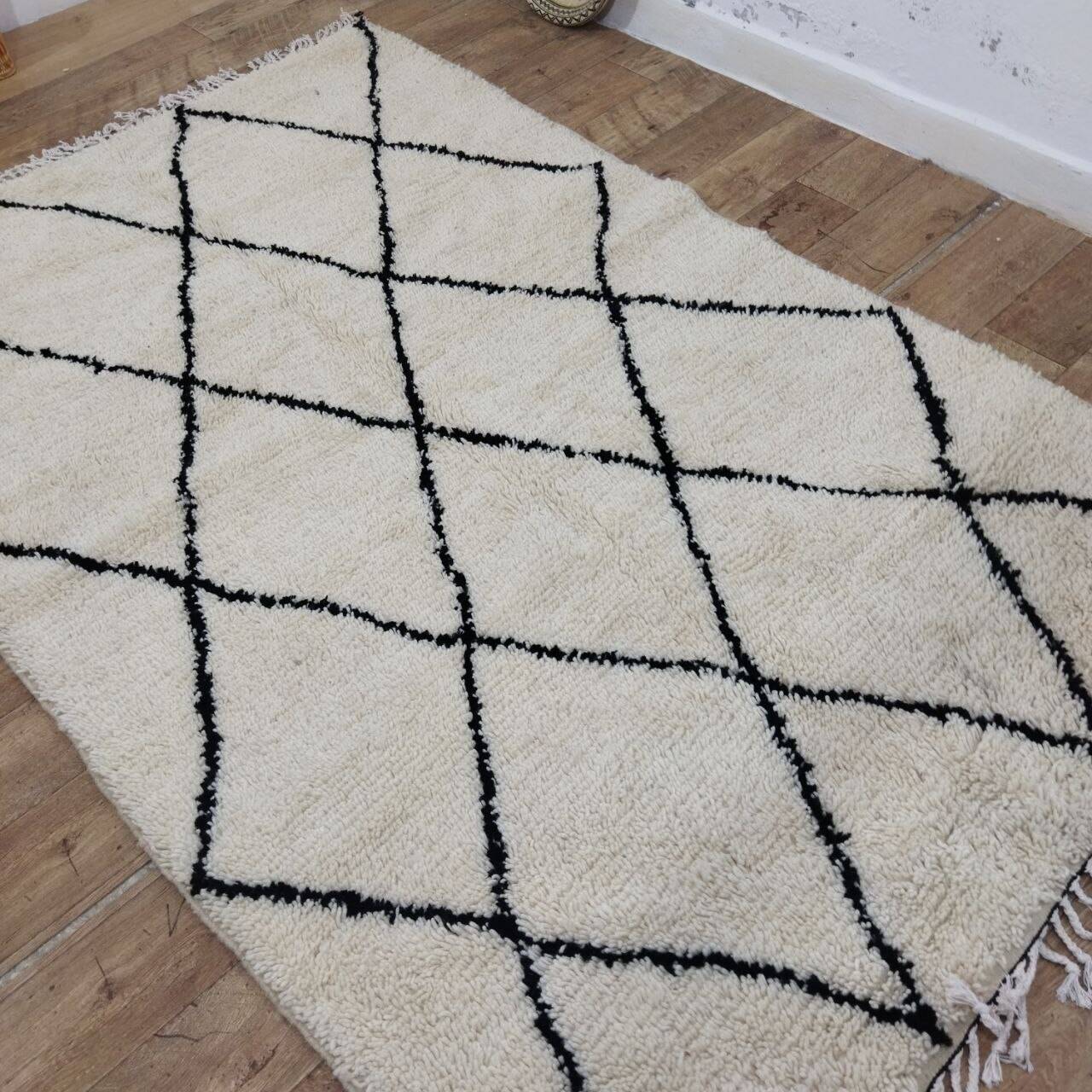 Azilal Berber rug in handmade wool 250 X 157 CM