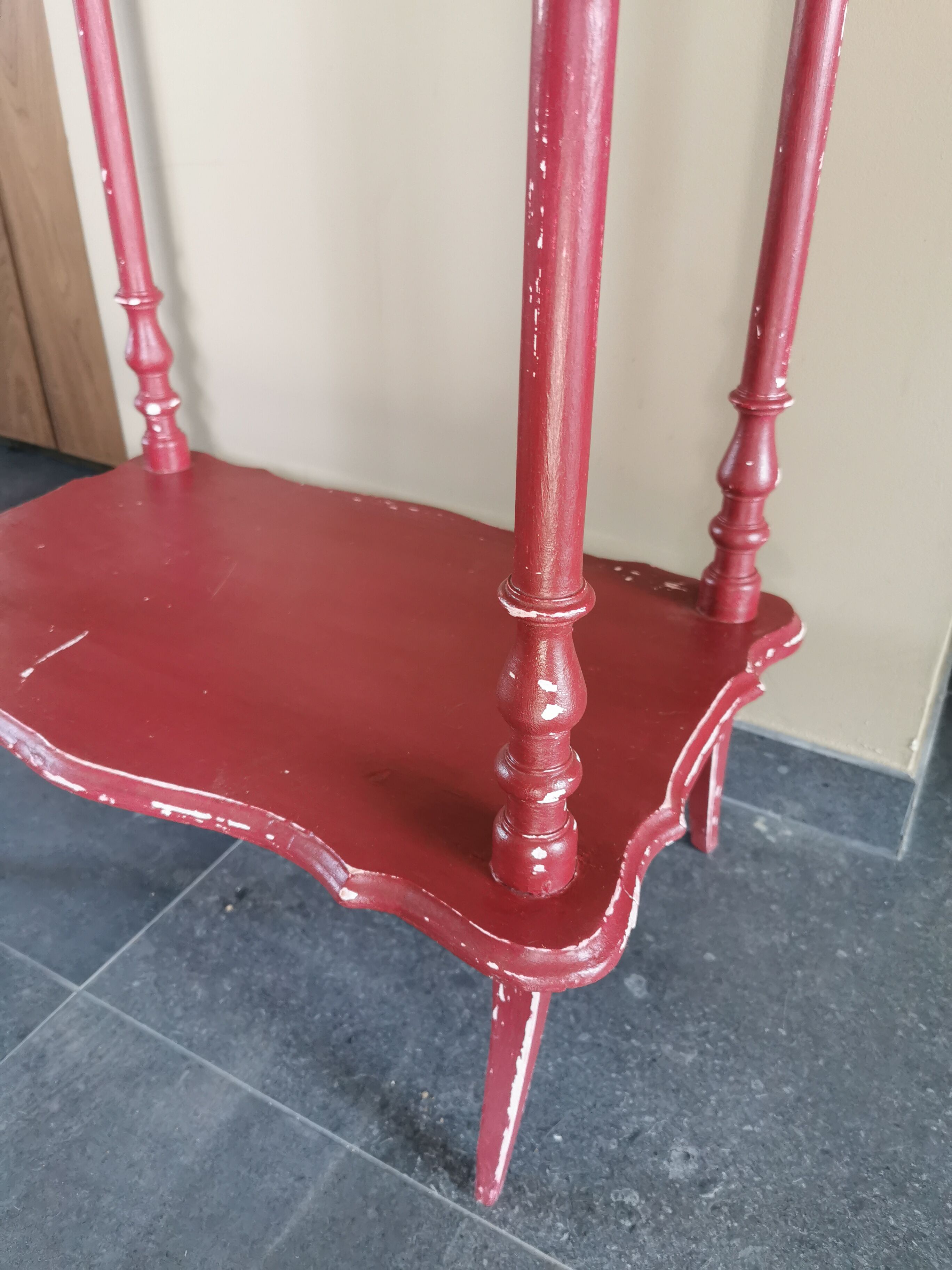 Guéridon old Basque red patina