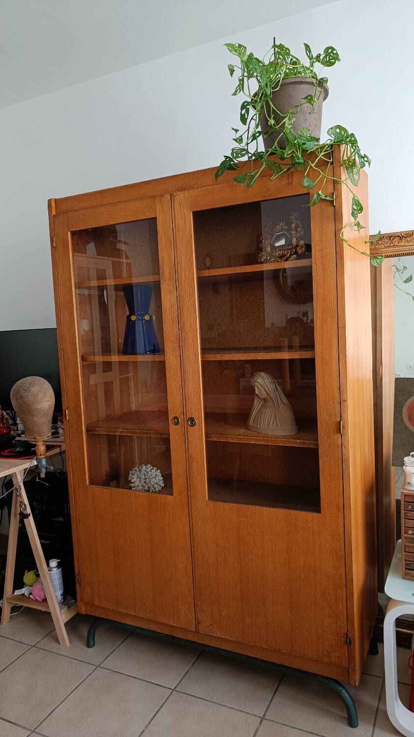 Ancienne armoire vitrine écolière