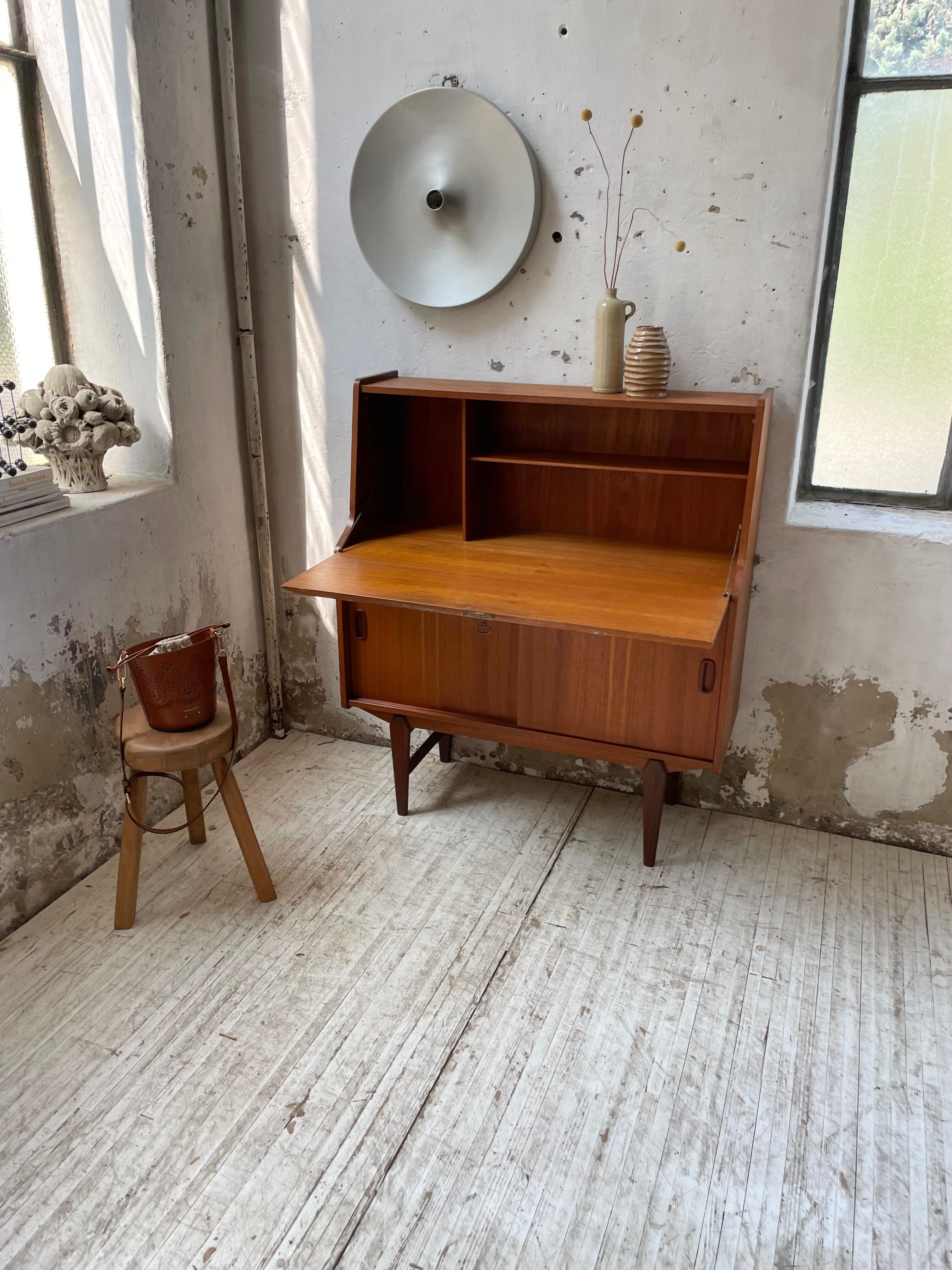 Secretary Samcom teck 1960