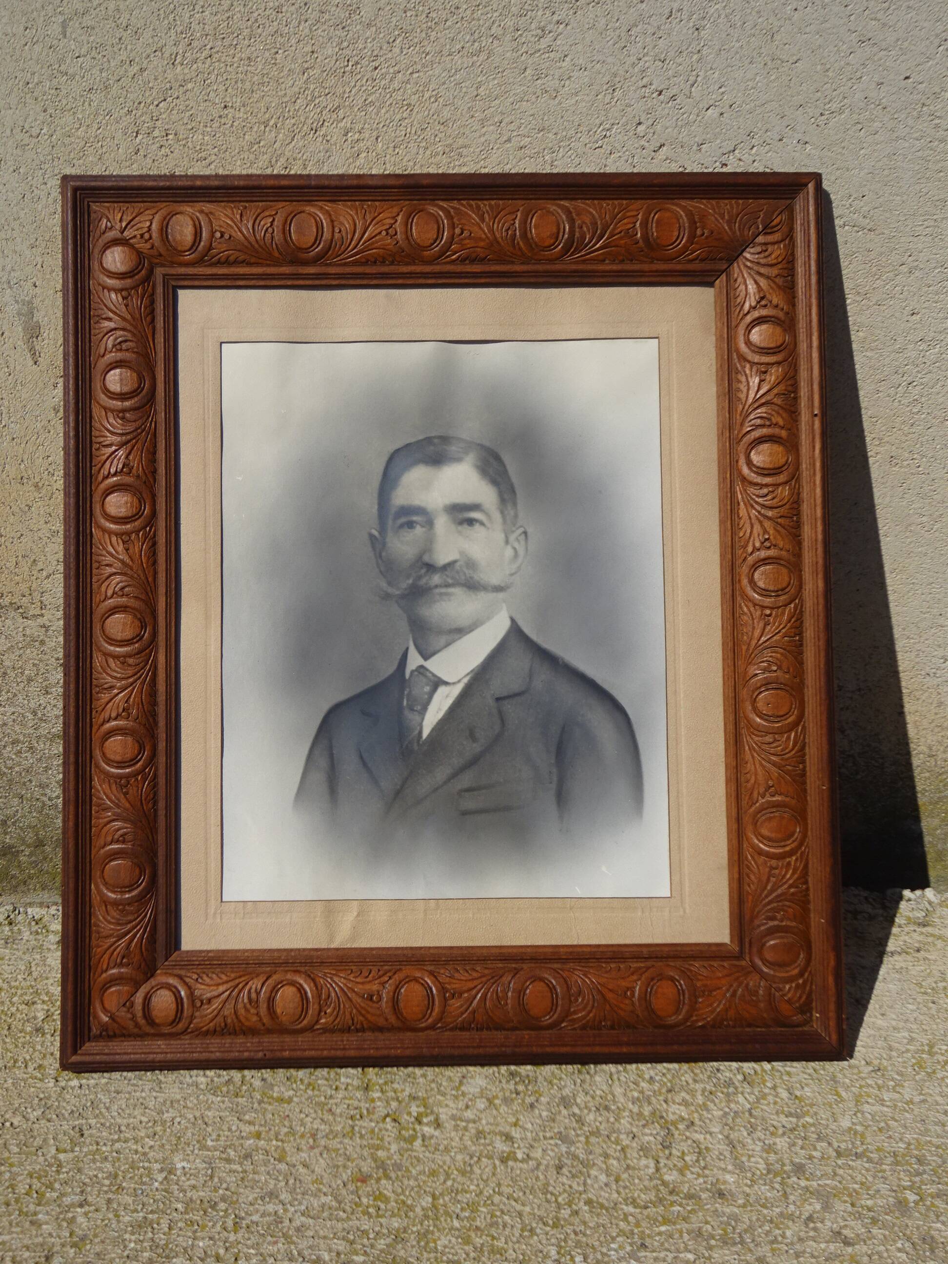 Portraits photos dans cadre en bois, la paire