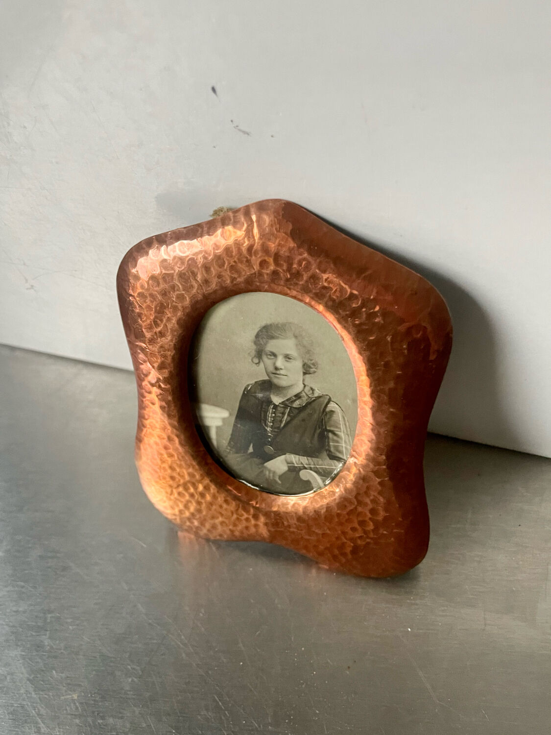 Photo frame in hammered copper