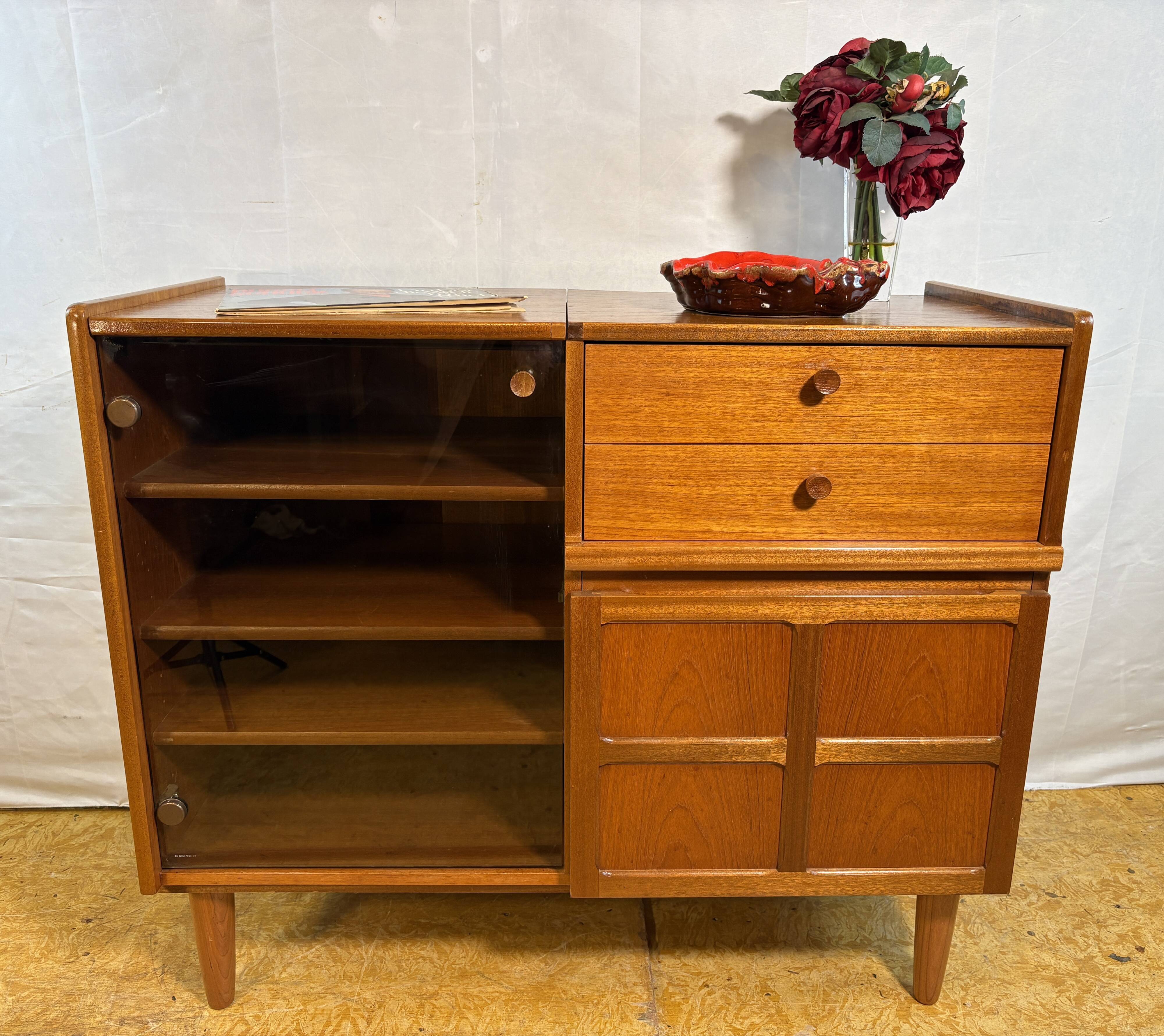 Cabinet de musique en teck rétro des années 50 par Nathan (vers 1960) Un fantastique an