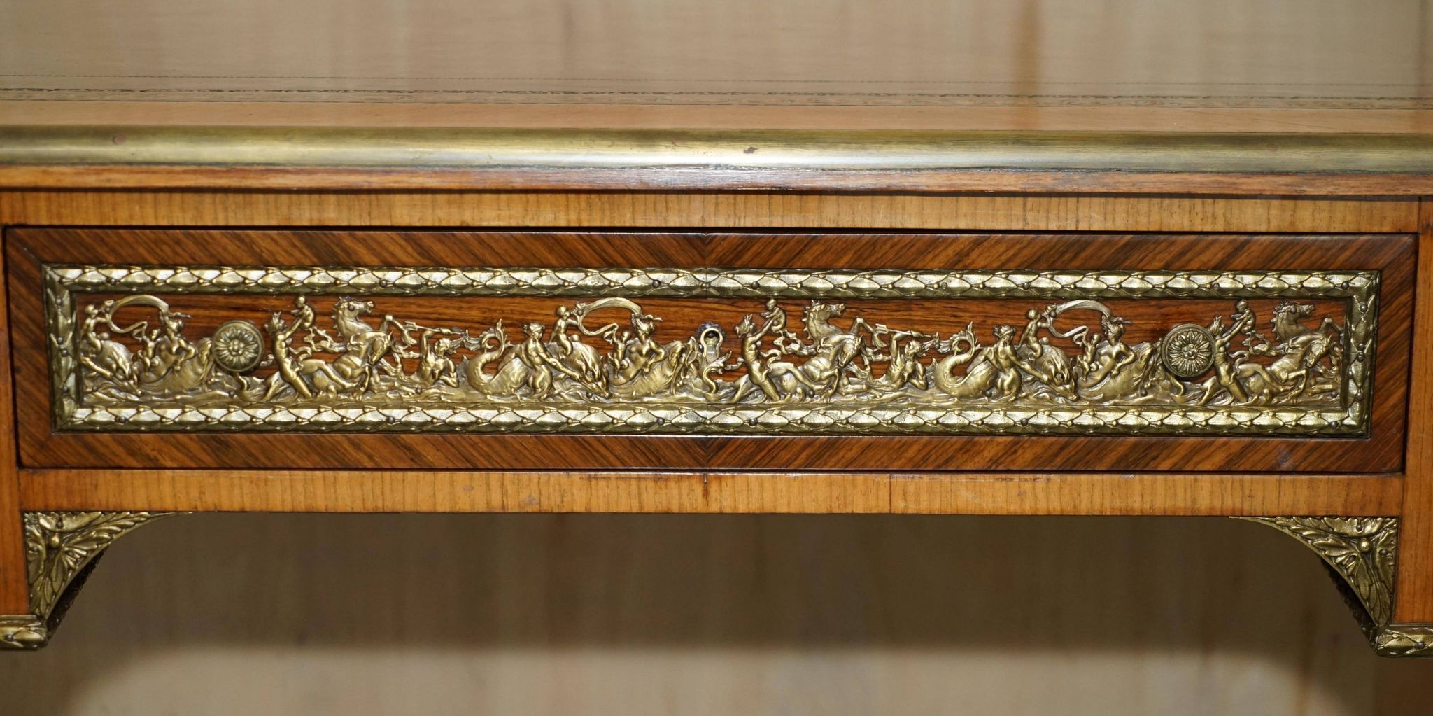 Bureau Plat Restauré Louis XVI Orné d'Ormolu Fin XIXe Siècle