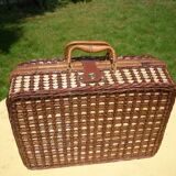 Wicker picnic basket