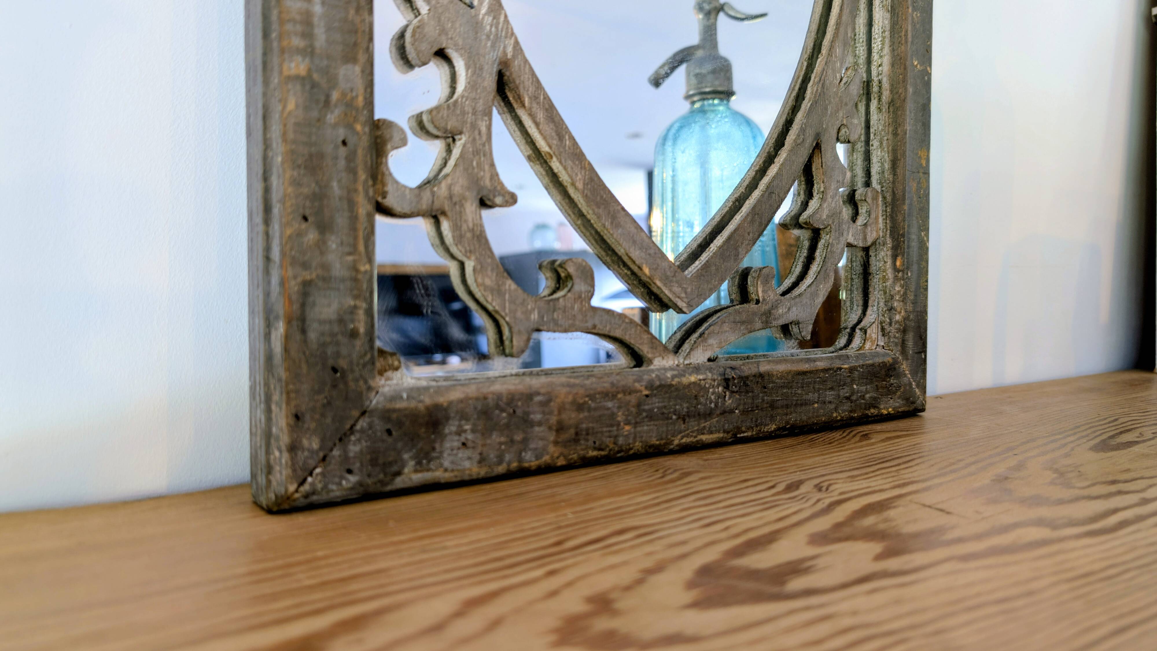 Wooden mirror with heart motif – natural patina