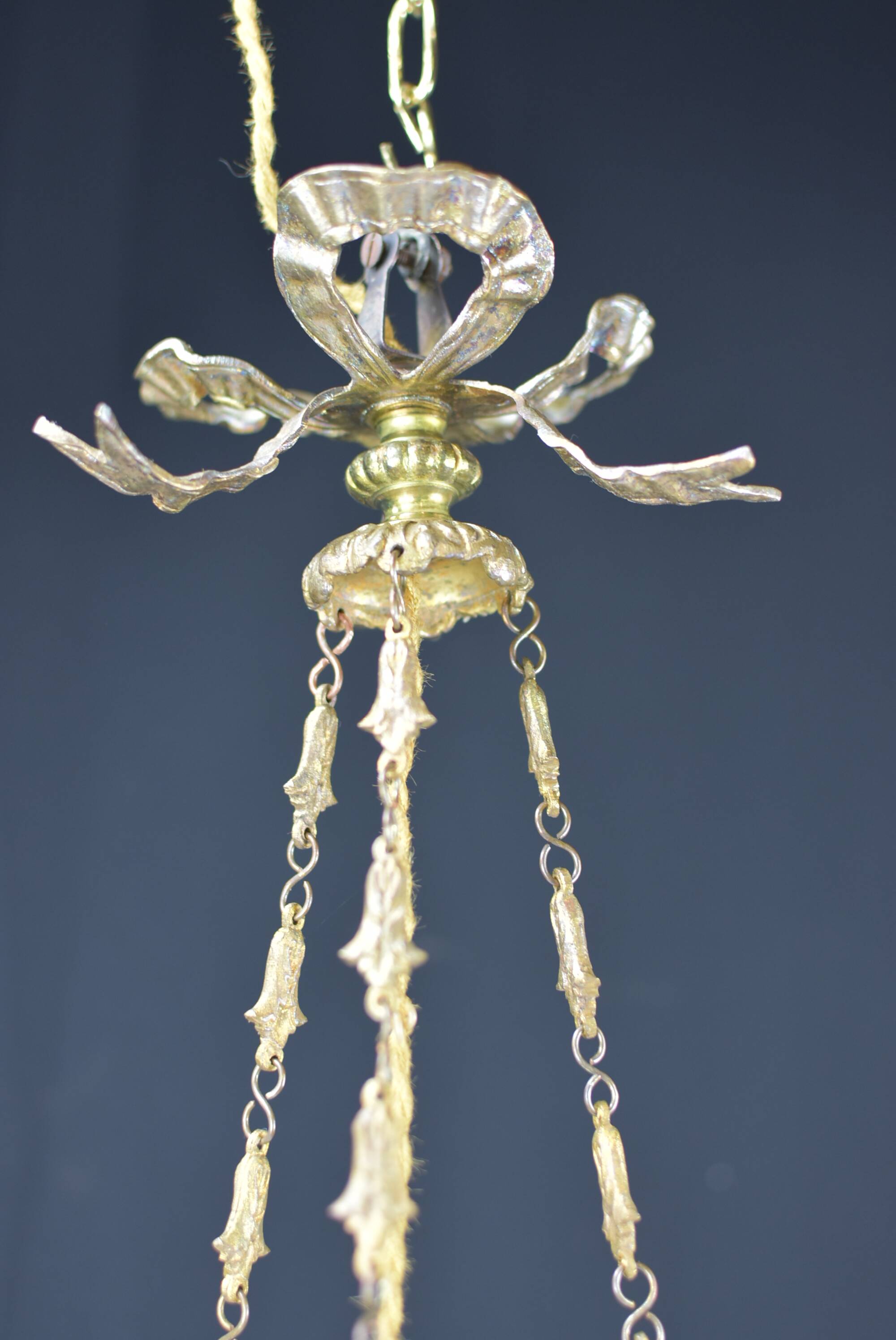 Glass tube tassel suspension