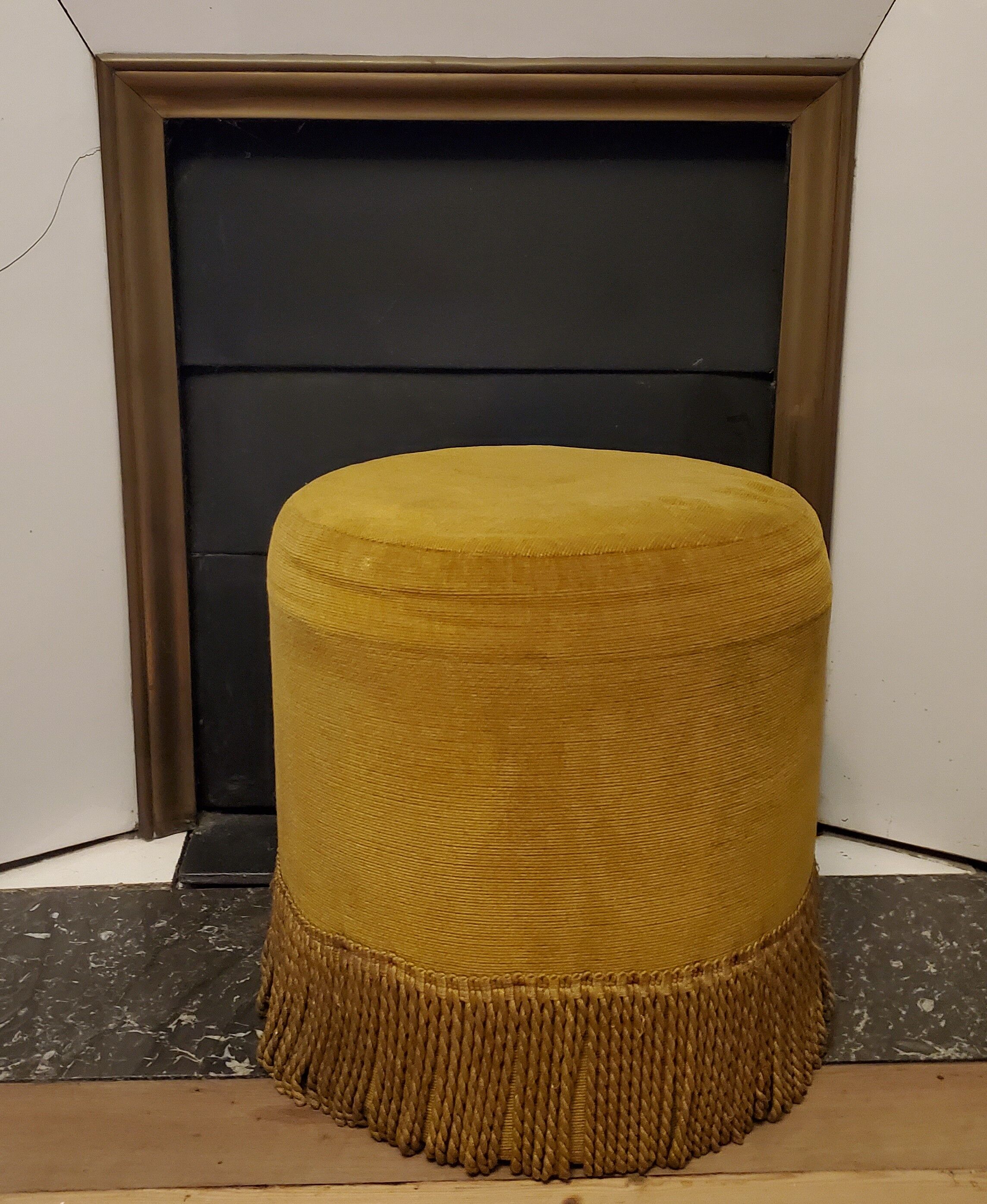 Pouf velvet ochre