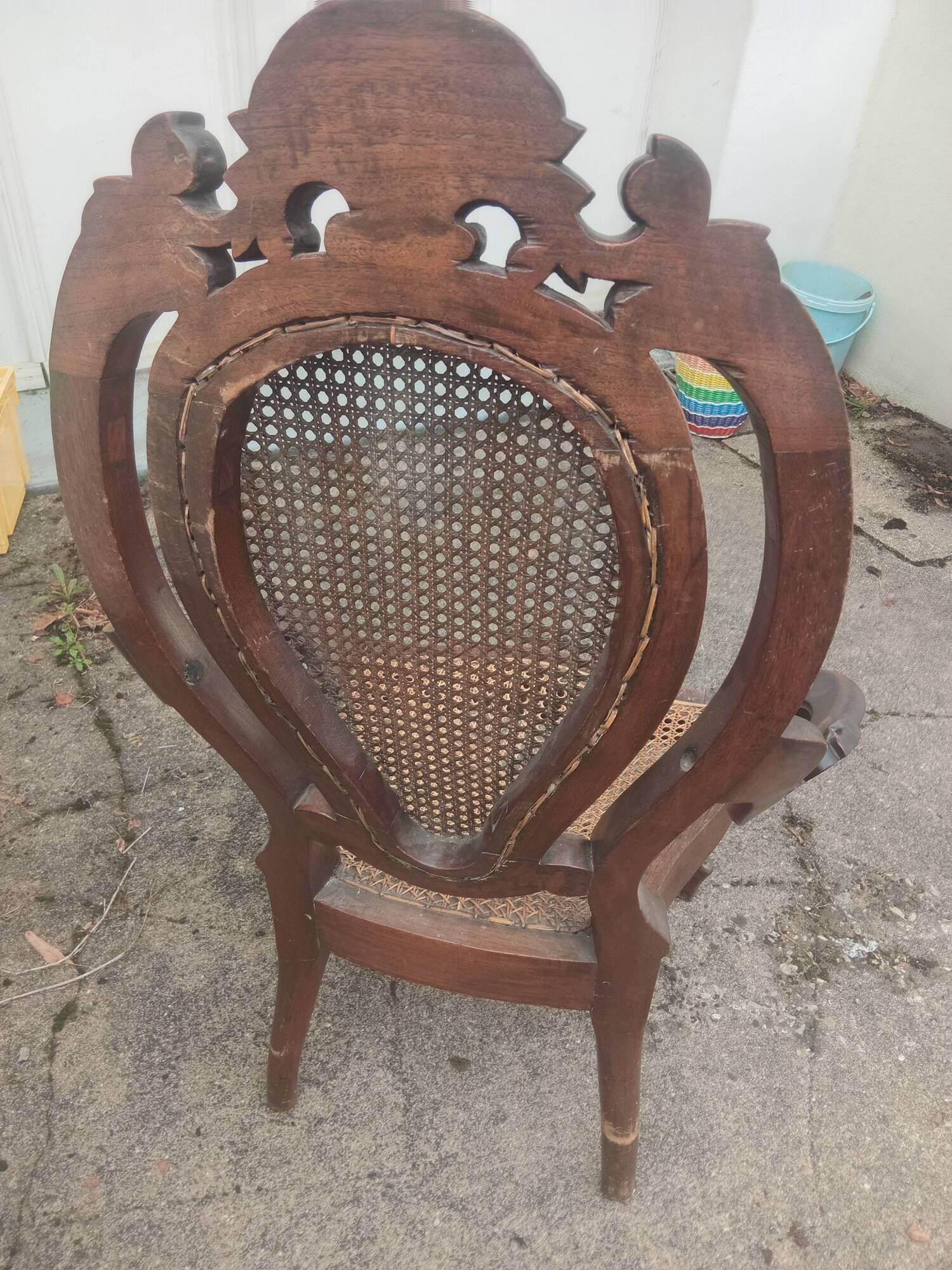 Fauteuil ancien en bois sculpté style Louis XV ou Rocaille