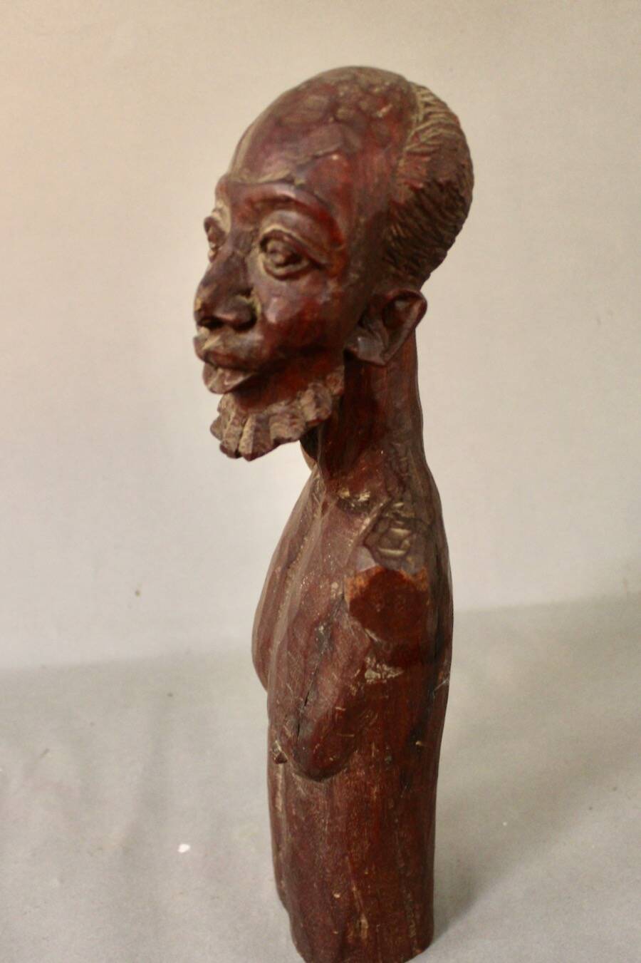 Bust Man in carved wood.