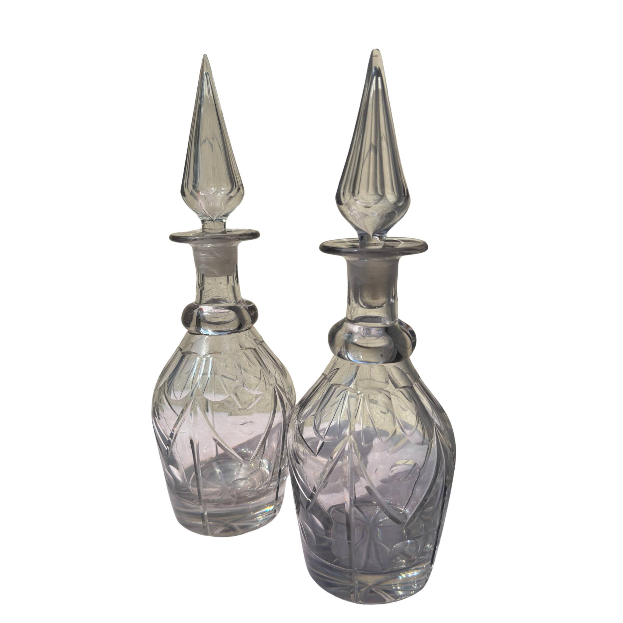 Paire de carafes en cristal – Louis-Philippe – taillées main – bouchons d’o