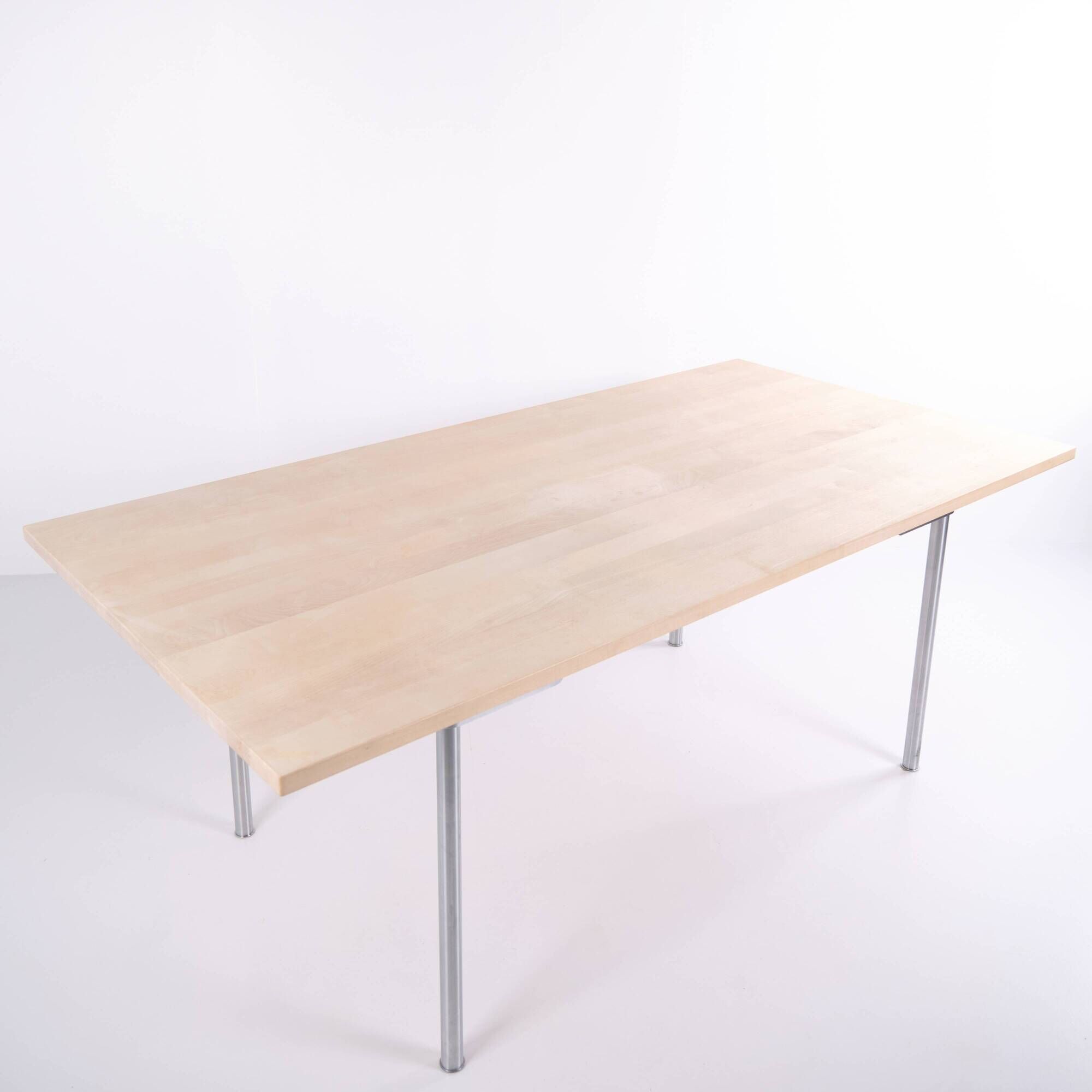 CH318 dining table – Hans J. Wegner – solid beech – extension leaves – Tranekær Møbler
