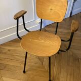 Chaises anciennes avec accoudoirs, bois et métal