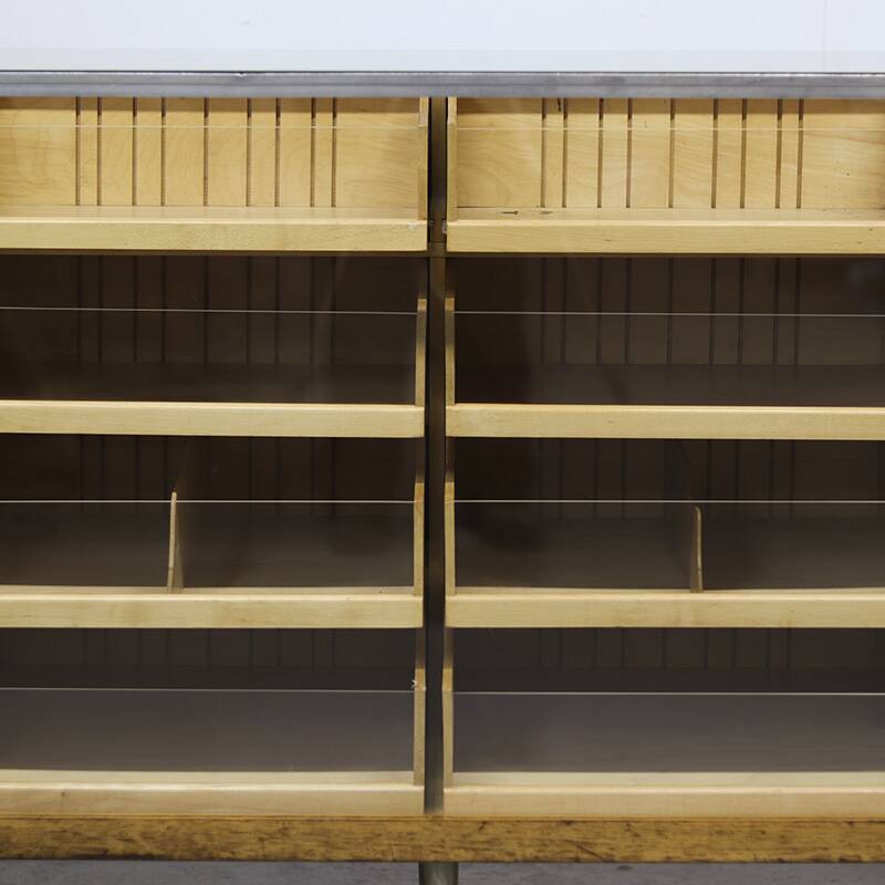 Comptoir de magasin Midcentry - Vitrine