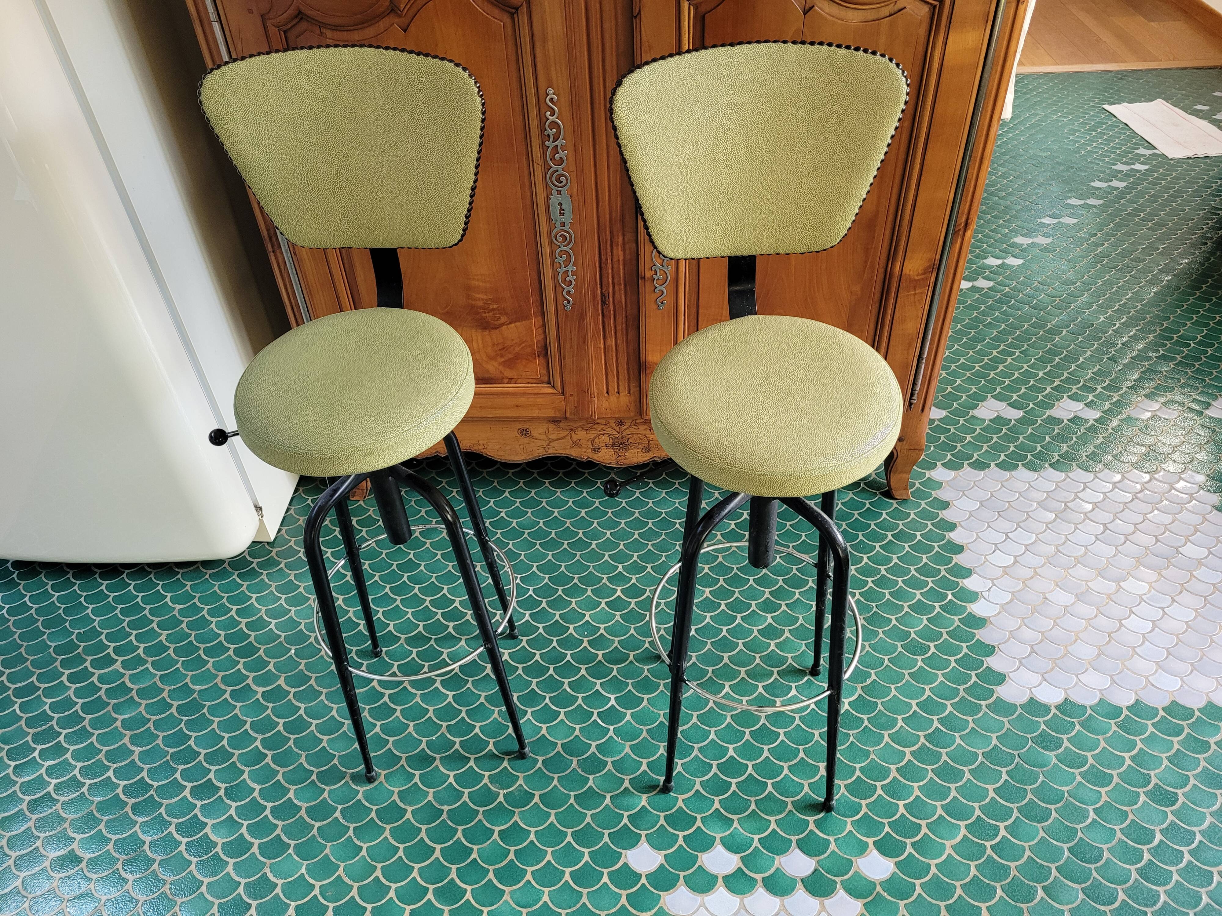 Deux chaises de bar années soixante