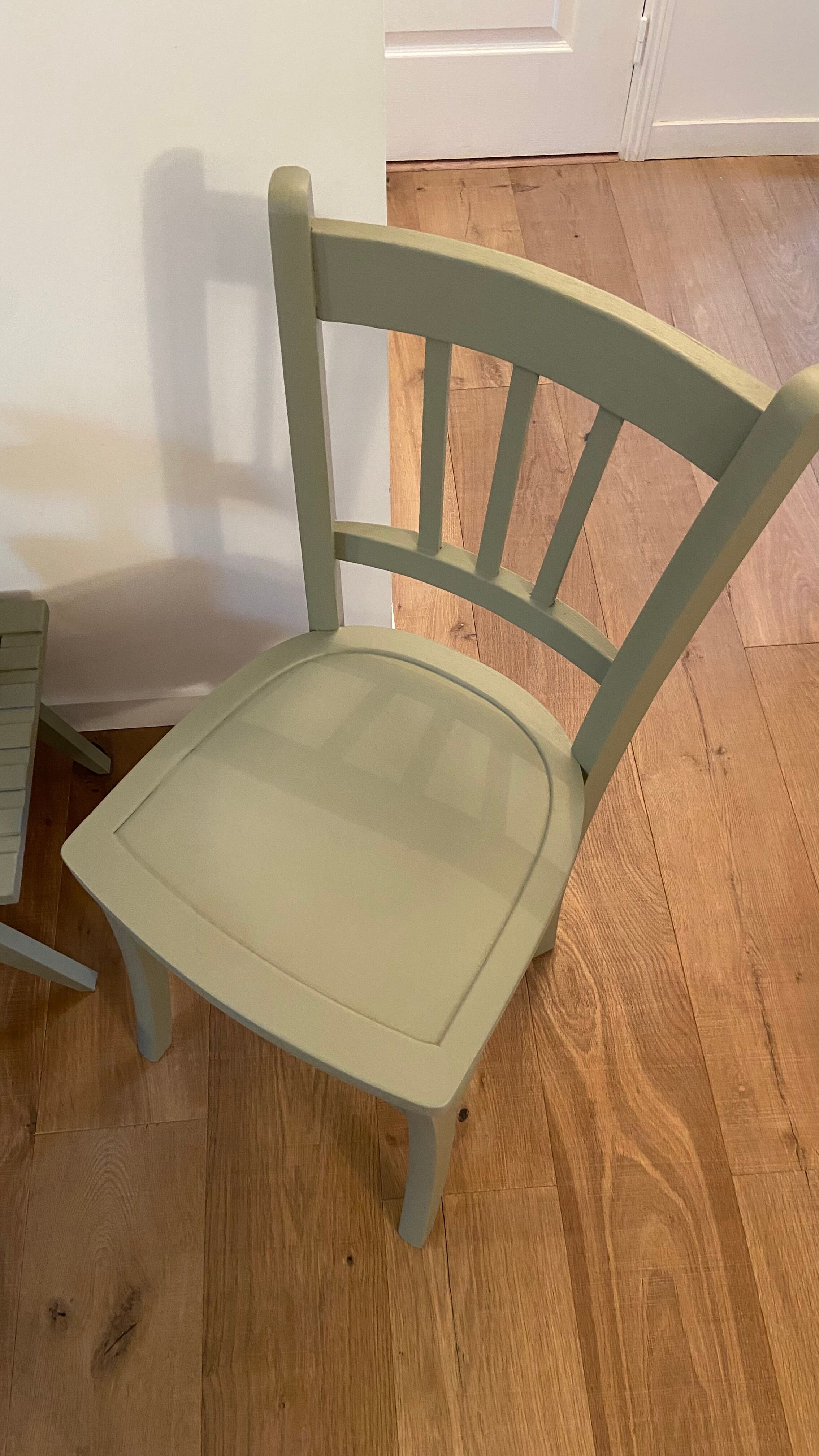 Chaise bistrot Luterma vintage verte grisée