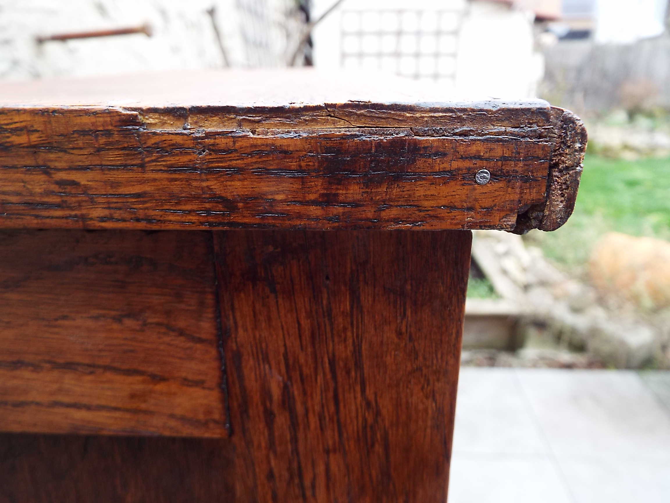 Double curtain cabinet