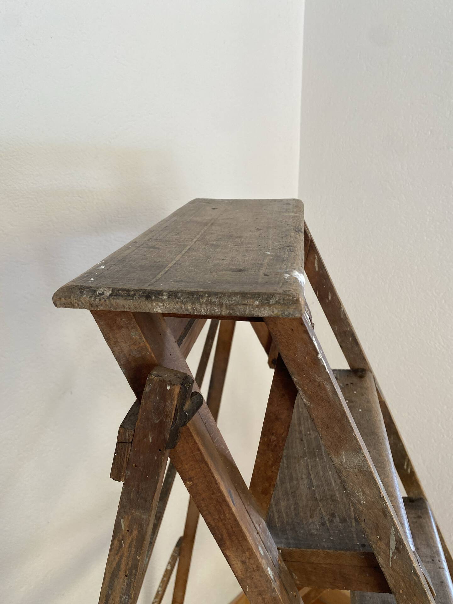 Wooden painter's step ladder