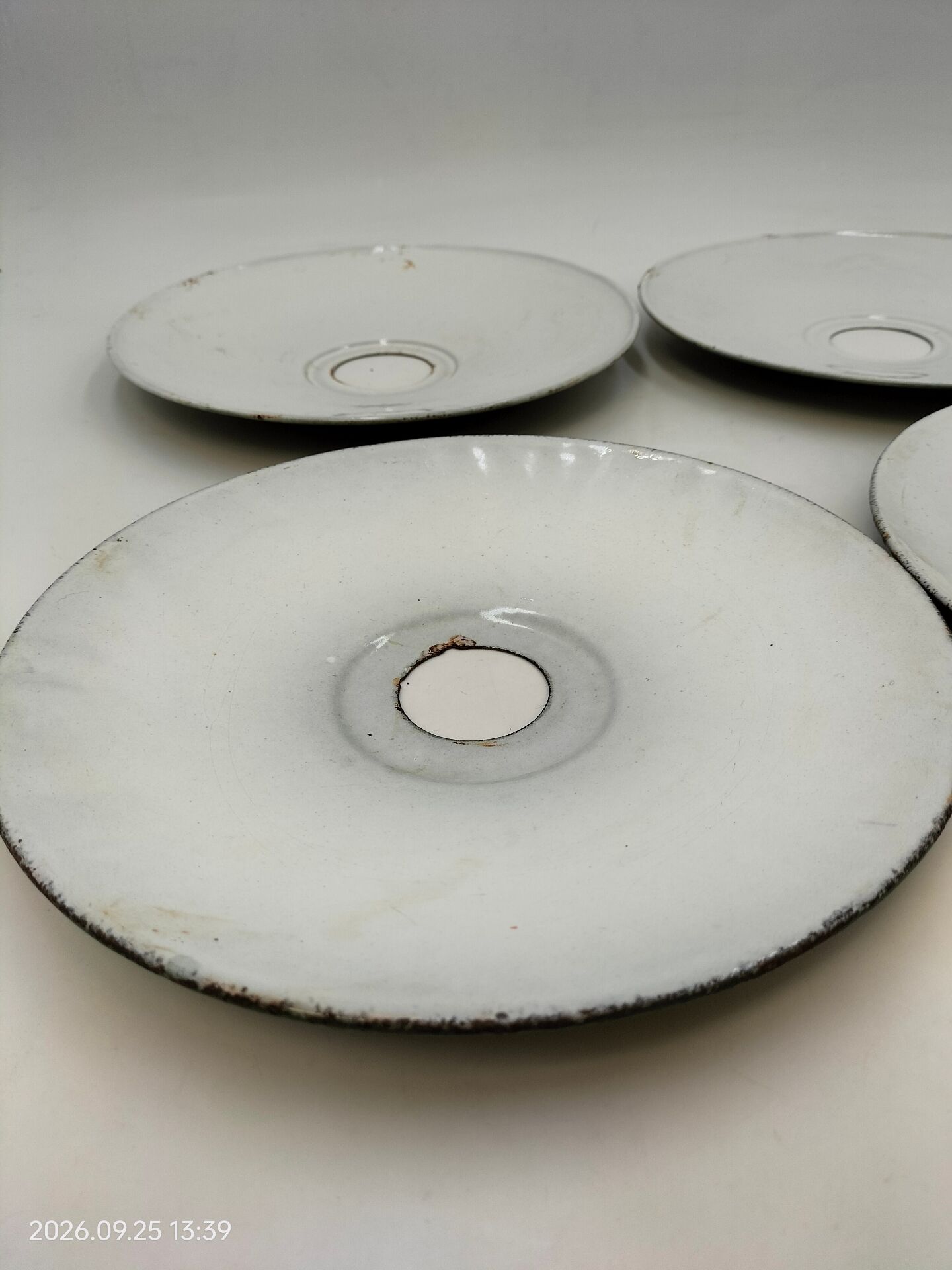 Enamelled sheet metal lampshade