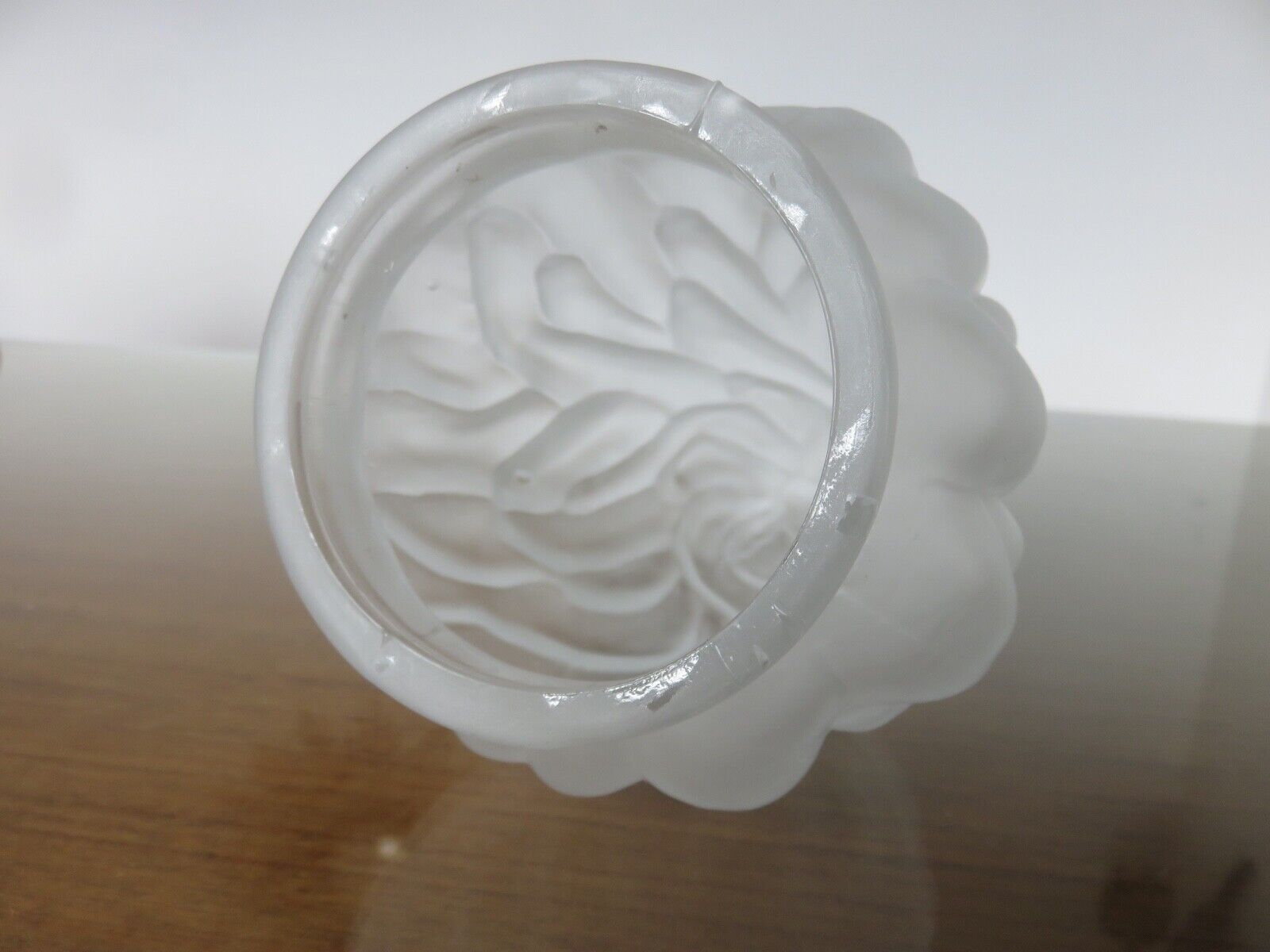 Tulip in frosted satin glass