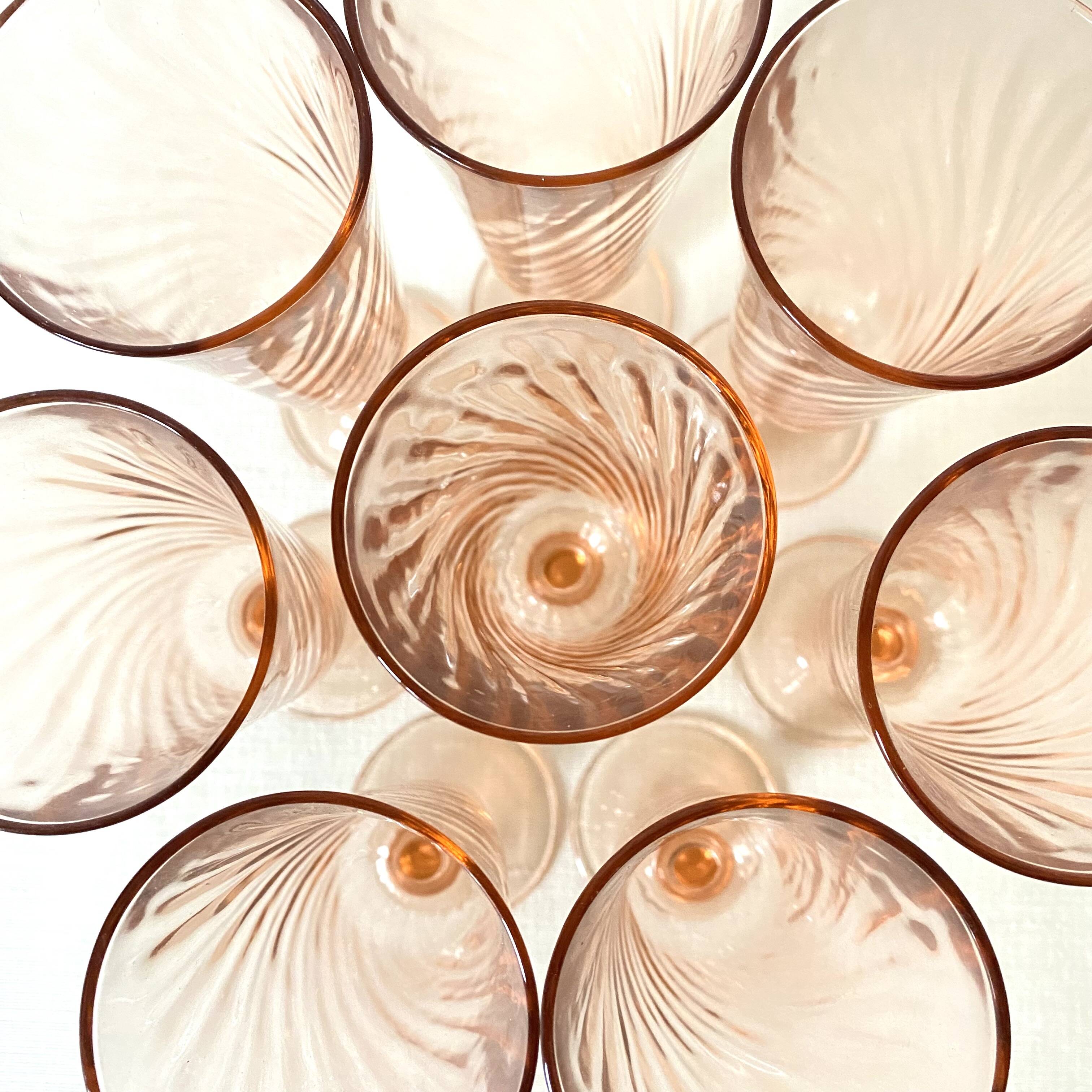 Flûtes à champagne en verre rose années 80