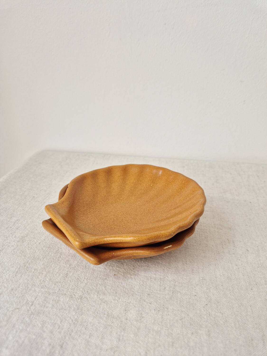 Set of 2 stoneware shells from the 60s | Made in France - Émile Henry Vintage