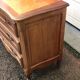 Commode noyer 3 tiroirs et laiton de style