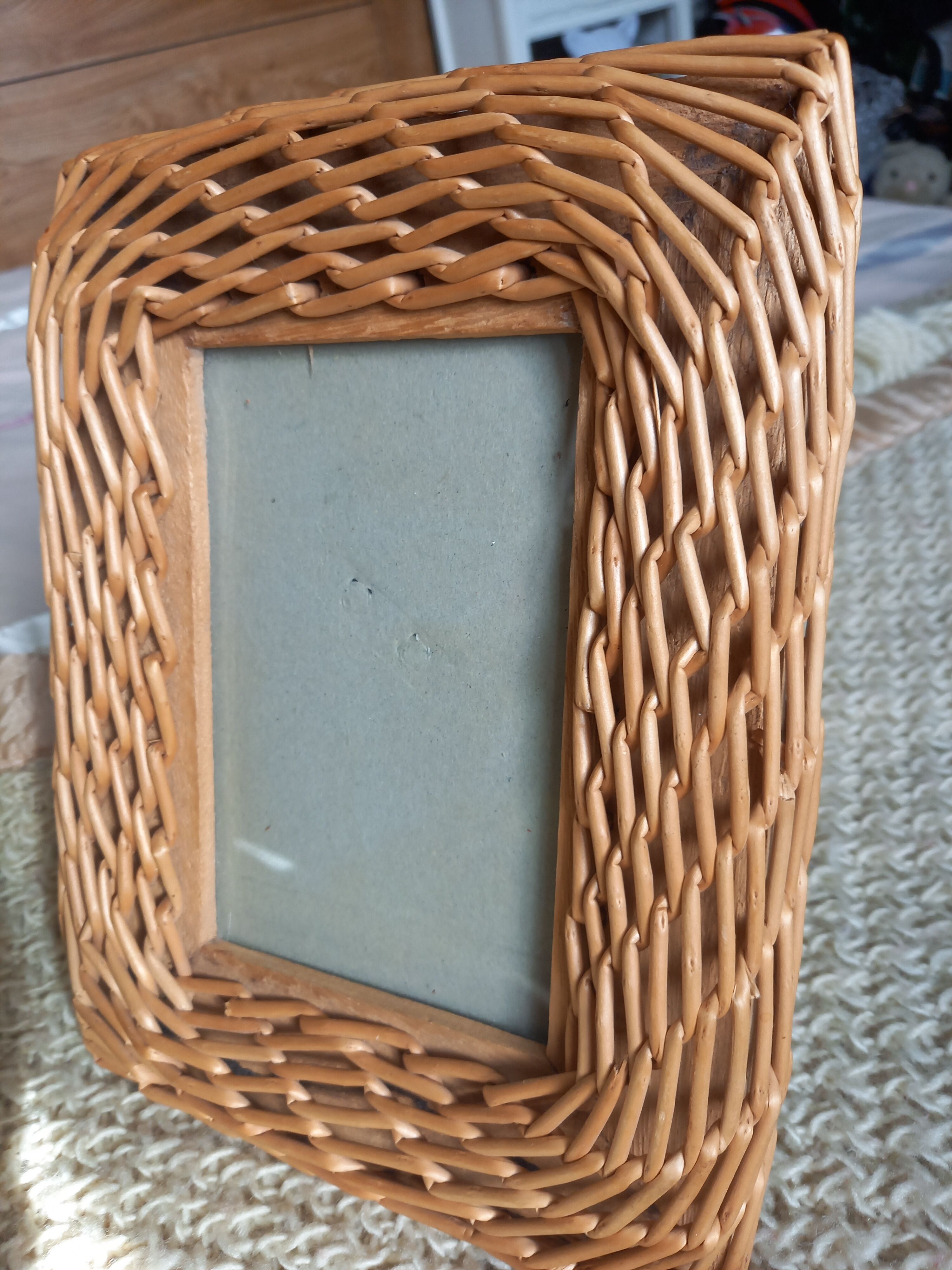 Braided wicker photo frame