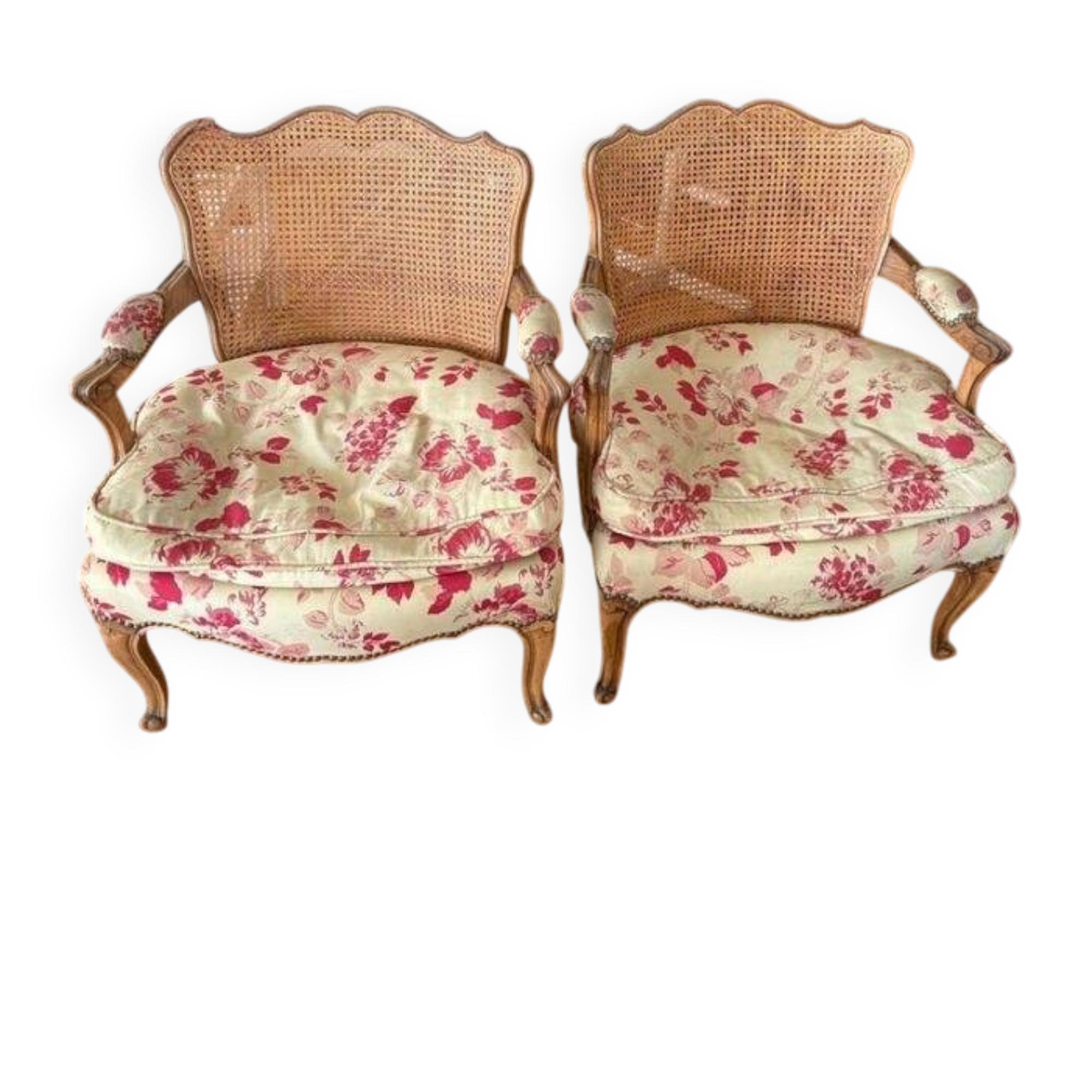 Paire de fauteuils cannés style Louis XV en bois sculpté