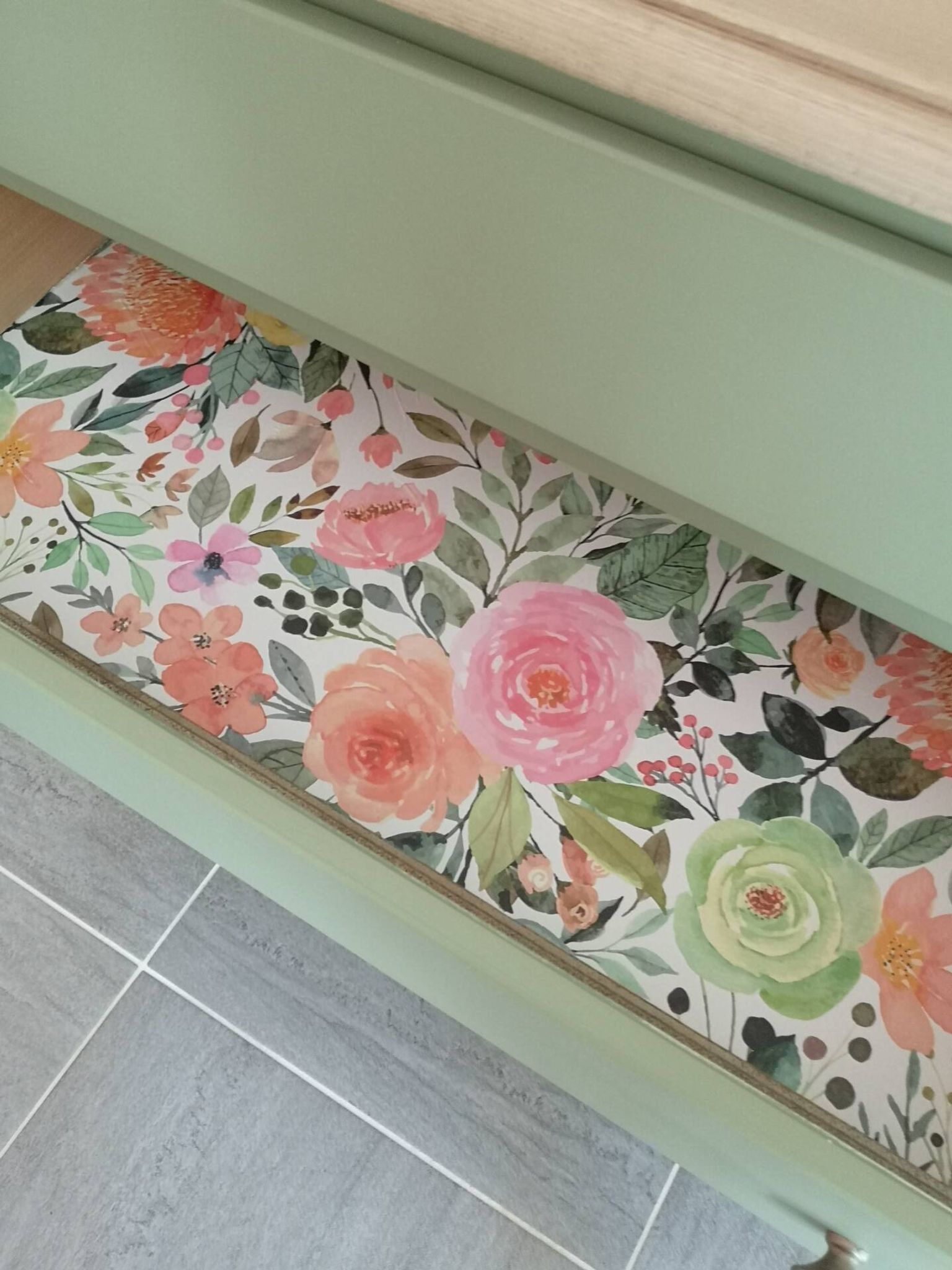 Matt green chest of drawers