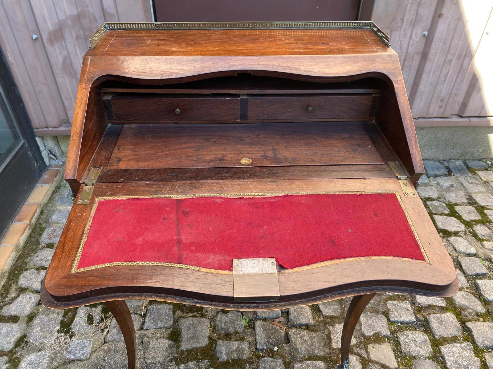 Louis XV sloping desk with gilded marquetry in Napoleon III period