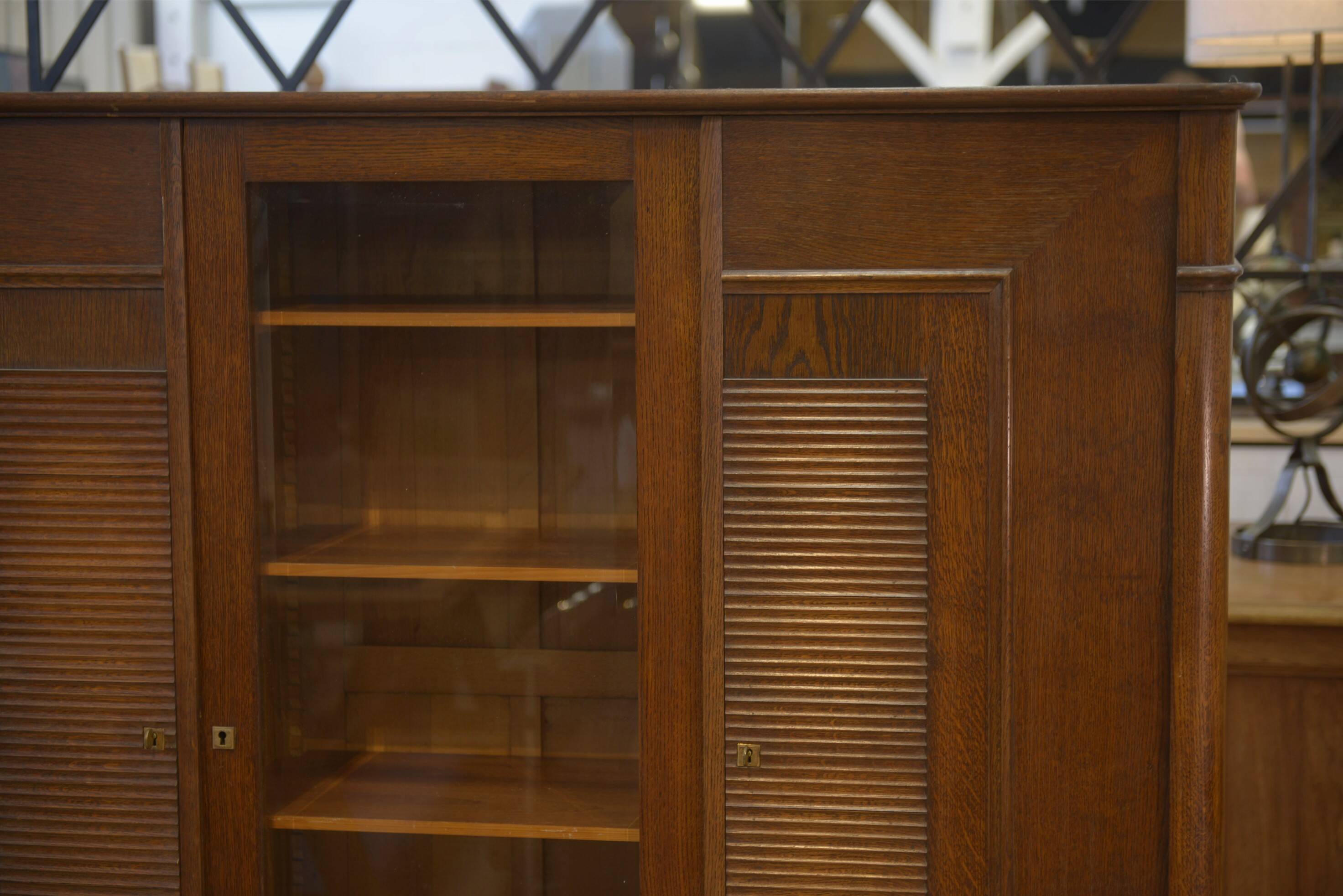 Brutalist display cabinet in oak by Charles Dudouyt, 1940s.